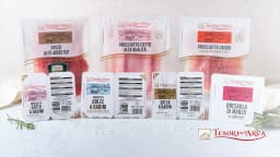 La selezione di salumi Tesori dell'Arca è l'asso nella manica di ogni ricetta. Lasciatevi ispirare dalla versatilità della Bresaola a julienne e dai Cubetti di pancetta, Speck e Prosciutto cotto. Nella versione affettata, il Prosciutto cotto alta qualità, il Prosciutto crudo italiano e lo Speck Alto Adige IGP sono perfetti per le vostre preparazioni più sfiziose.