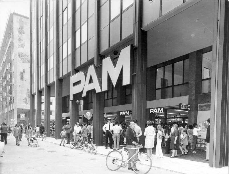 Foto storica di un supermercato Pam