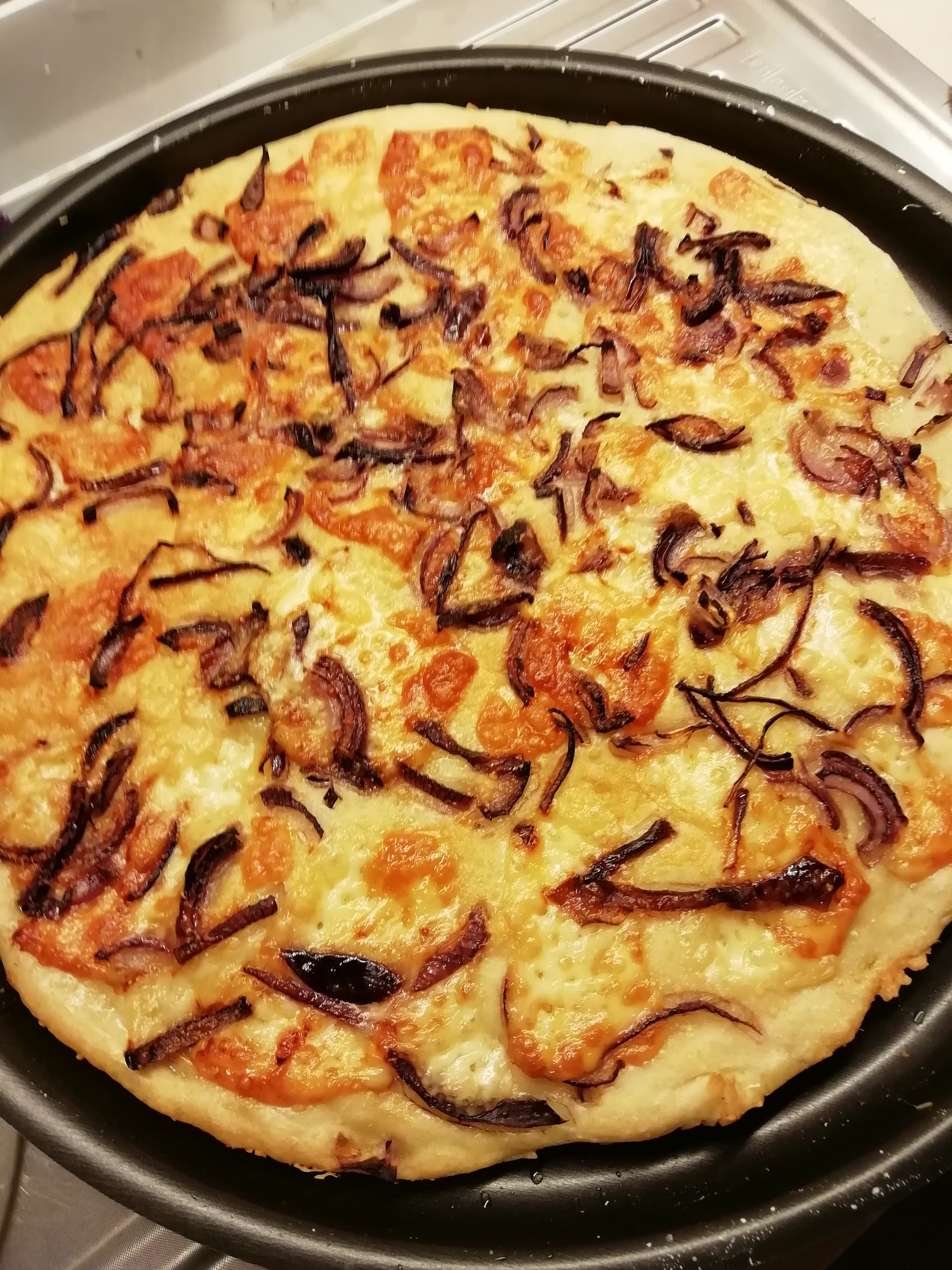 Focaccia bianca con cipolla rossa