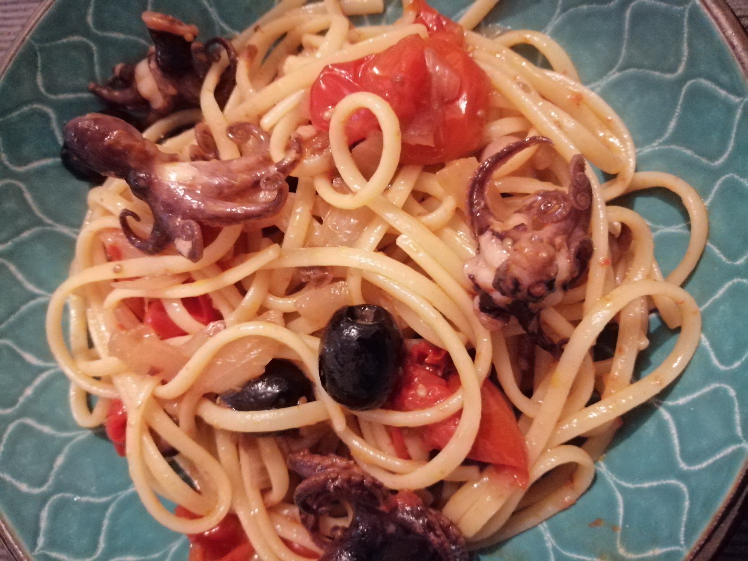 Linguine con polipetti 