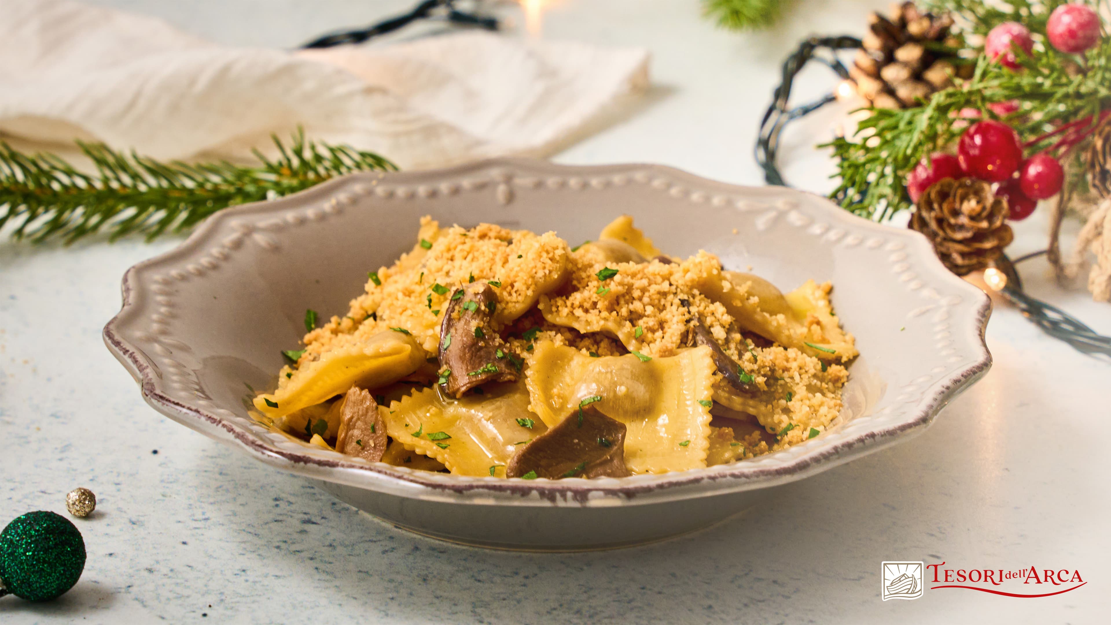 Ravioli al brasato con porcini e crumble di taralli al finocchietto
