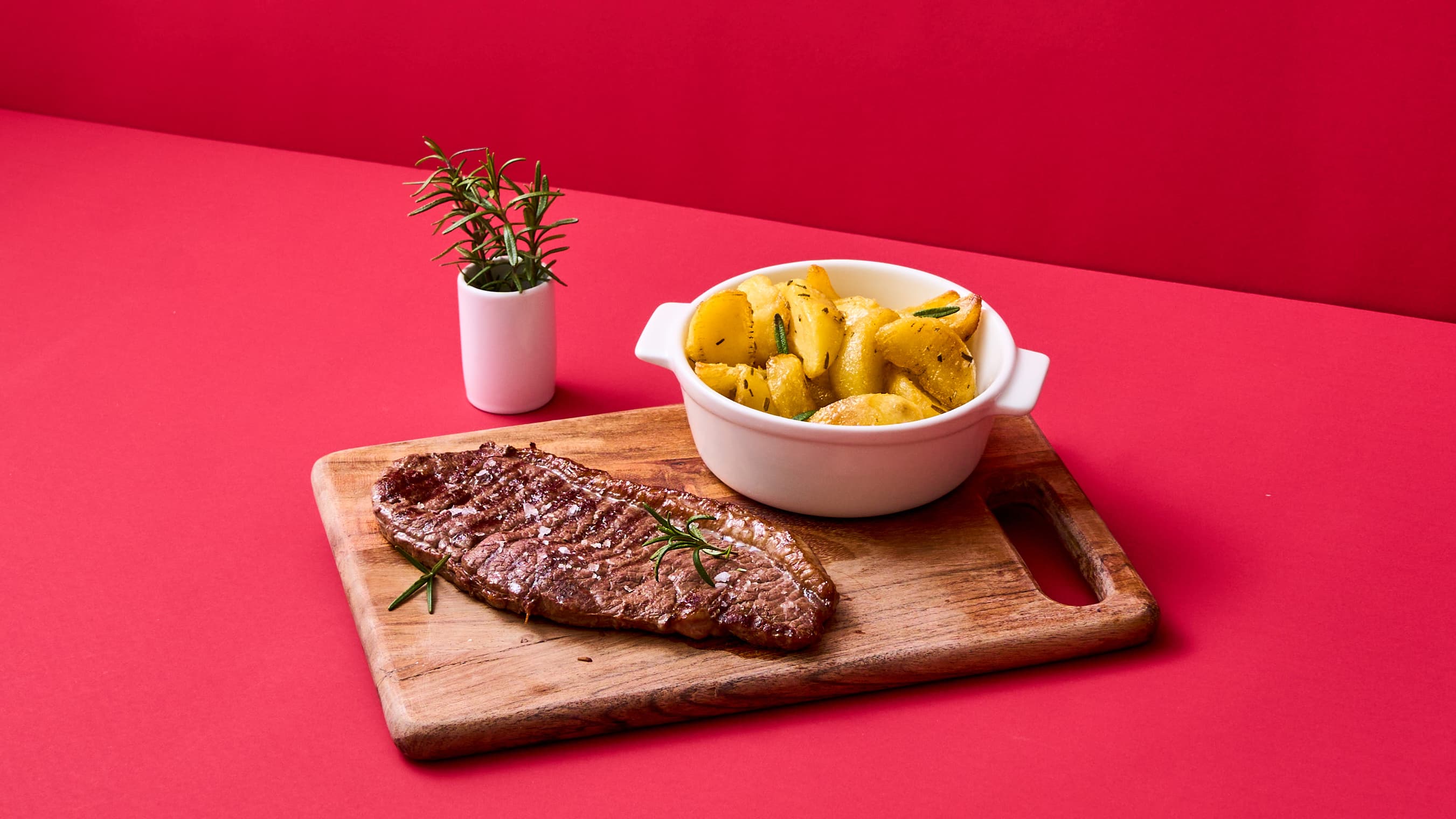 Picanha di Bovino al rosmarino con patate al forno croccanti, aglio e rosmarino
