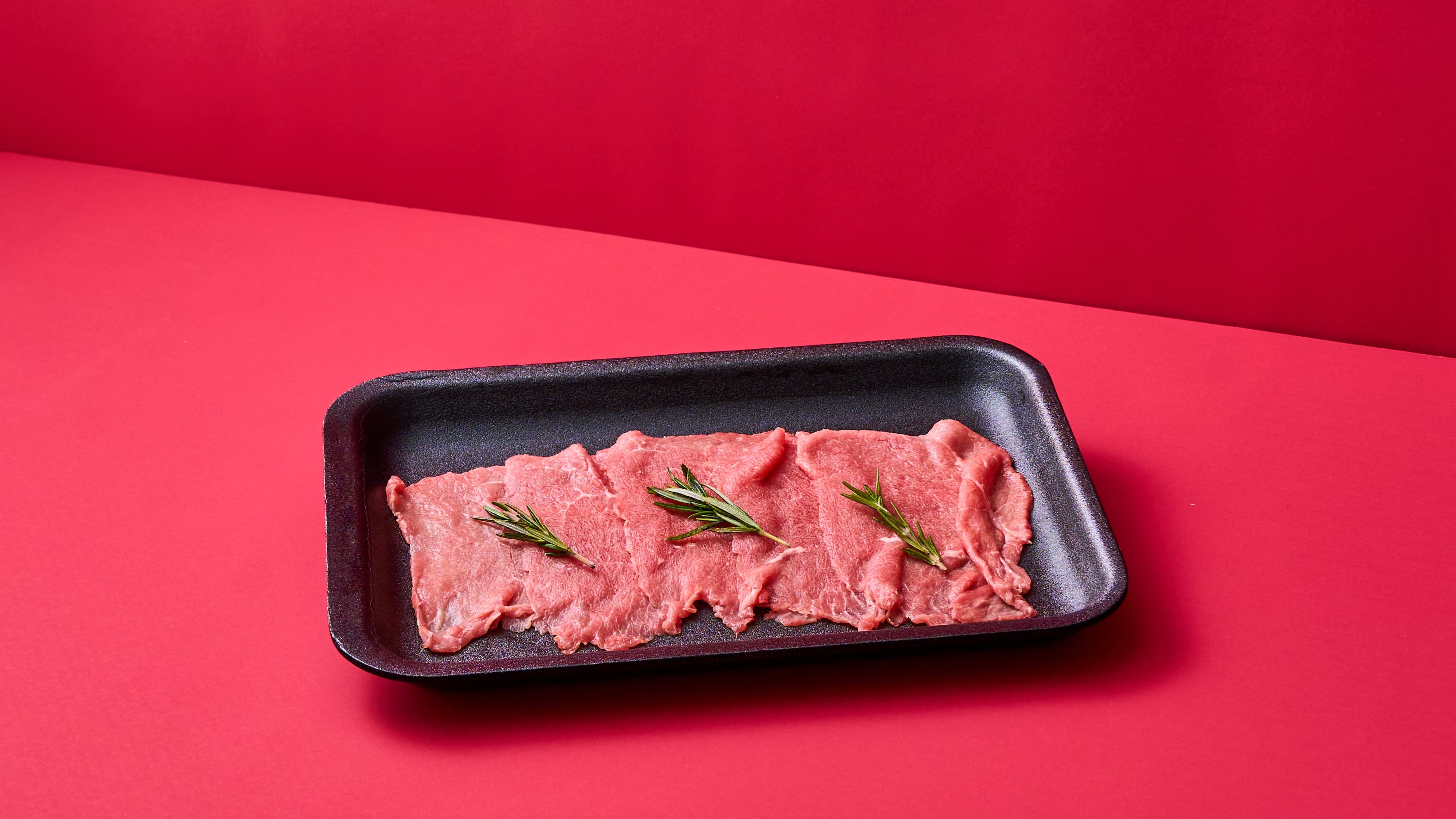 Tagliata sottile di Bovino con rosmarino e funghi trifolati