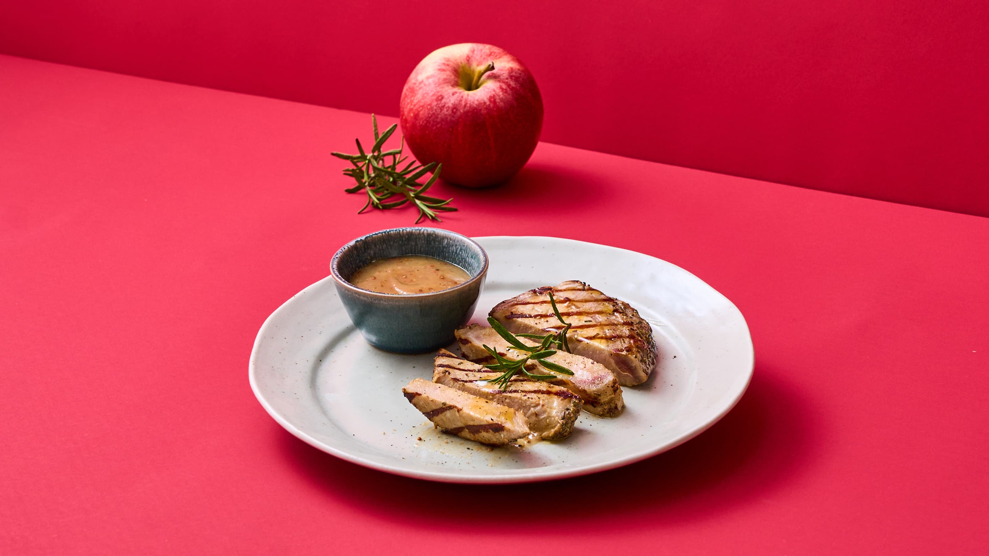 Arista speziata di Suino per griglia con purea di mele e senape