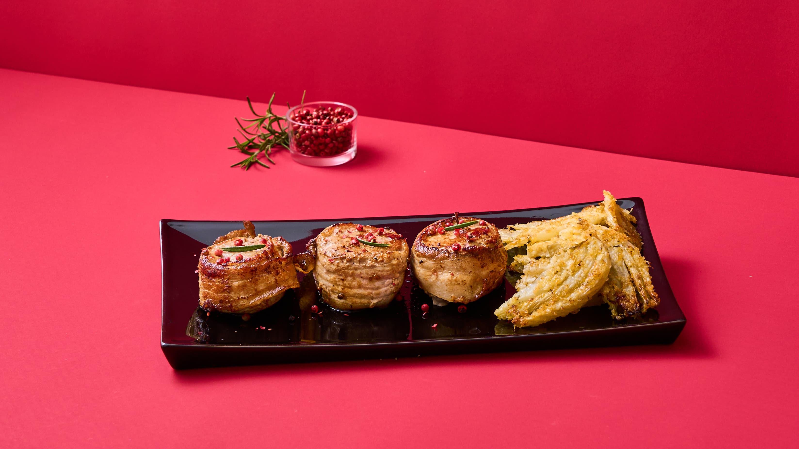 Filetto di Suino con bacche rosa e rosmarino con finocchi gratinati al parmigiano