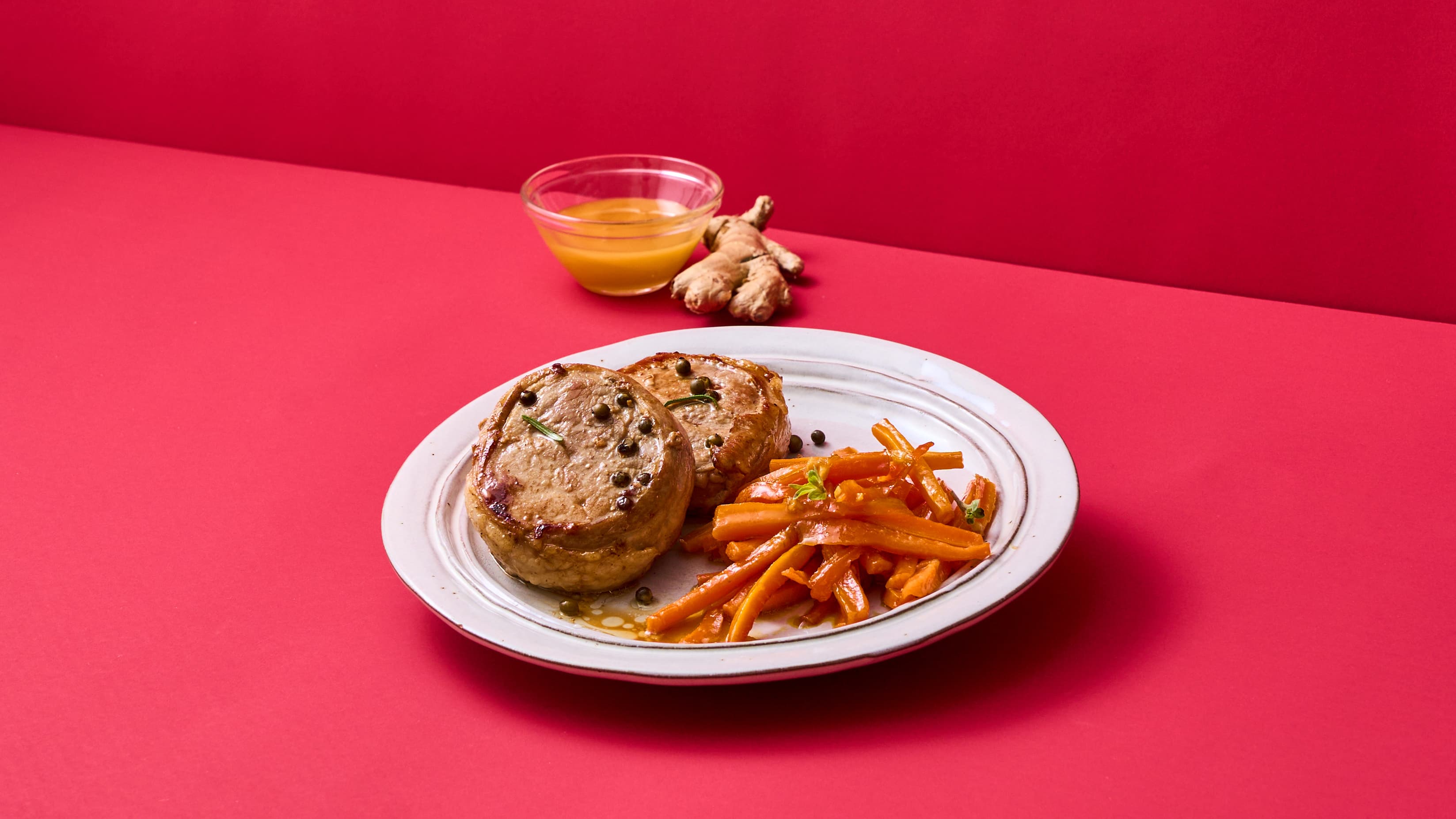 Filetto di Suino con pepe verde, carote glassate miele e zenzero