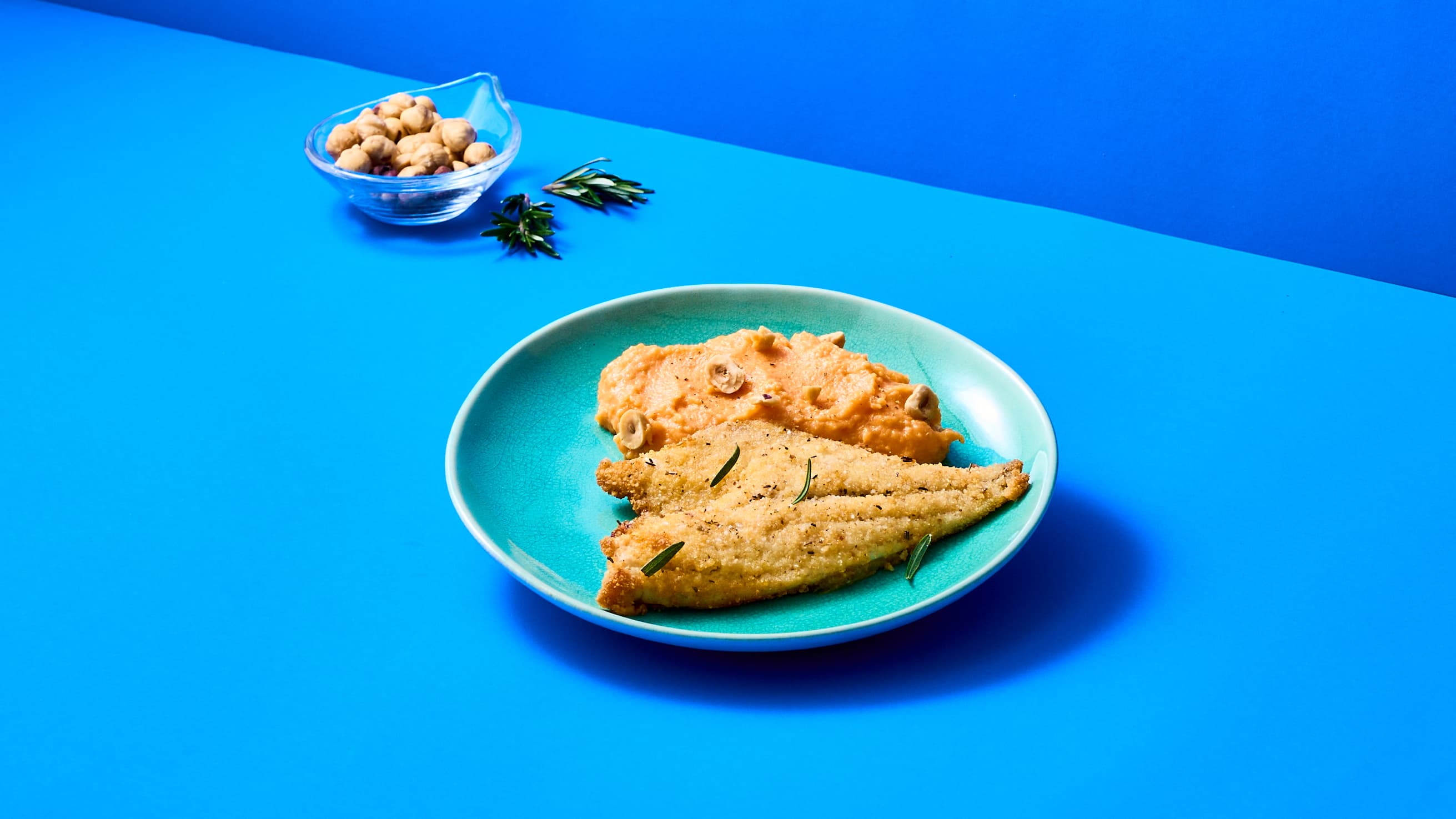 Filetto di Orata aromatizzato con purè di patate dolci e nocciole