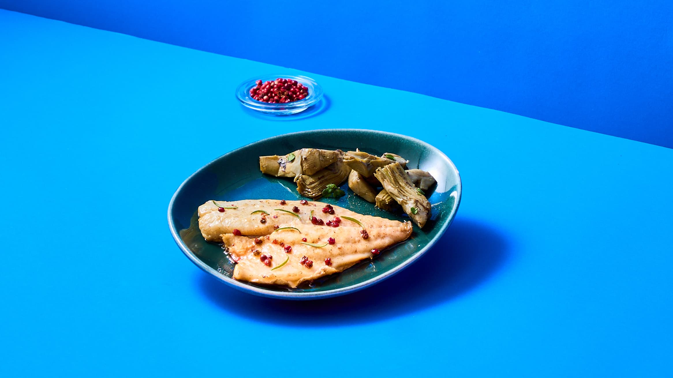 Filetto di Orata alle bacche rosa con carciofi alla maggiorana