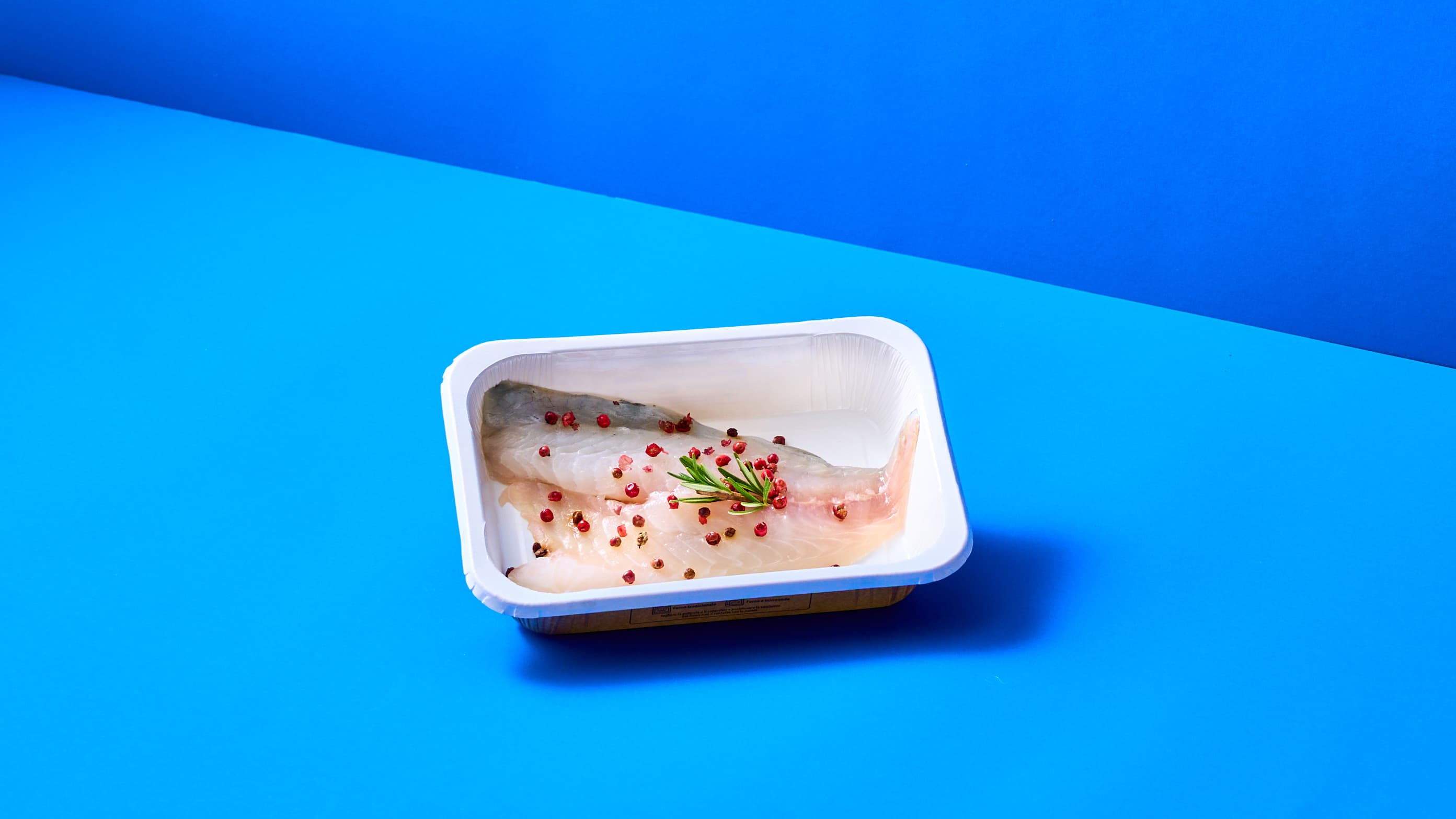 Filetto di Orata alle bacche rosa con carciofi alla maggiorana