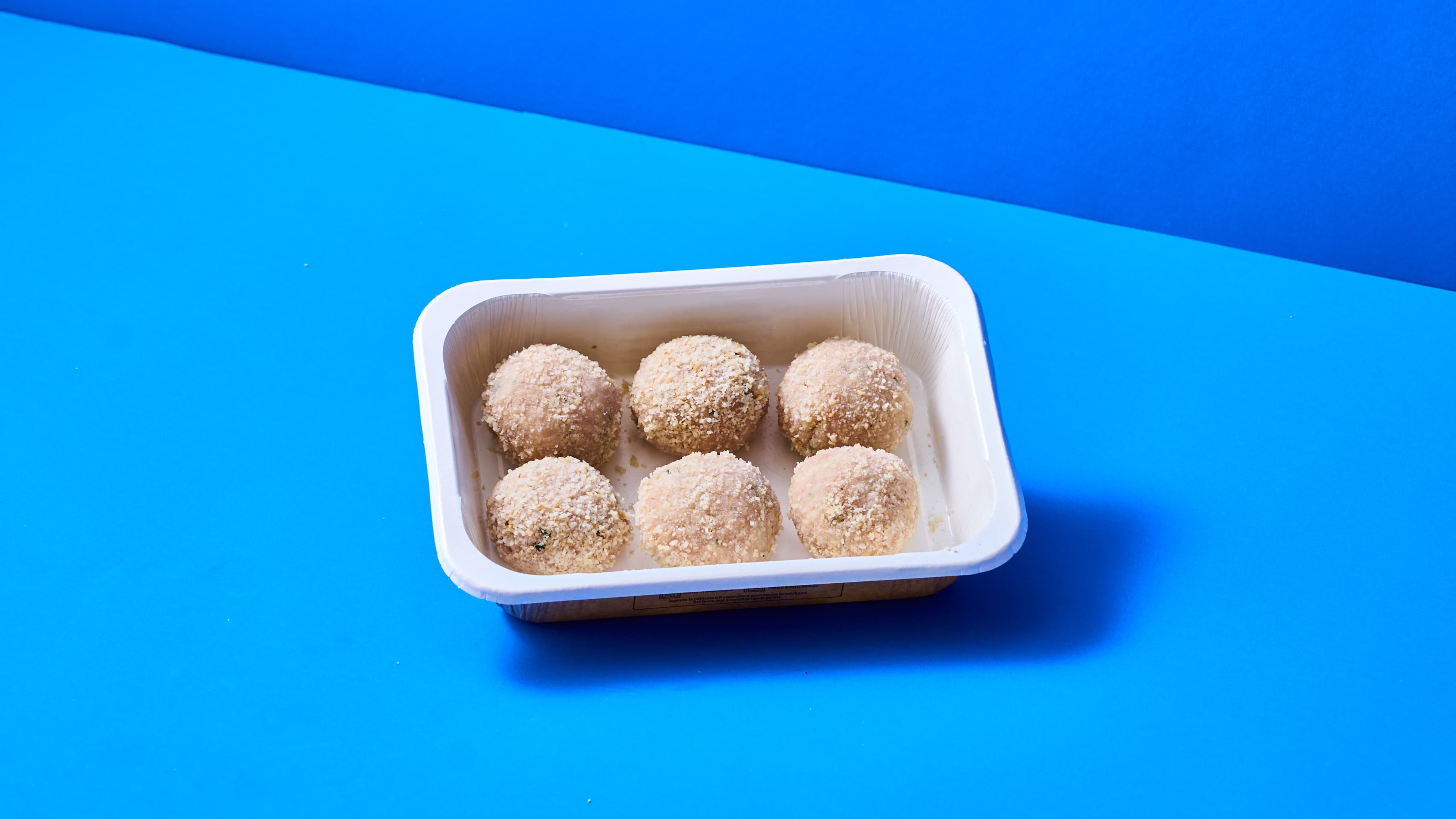 Polpette di Pesce spada con mandorle salate e salsa ai pomodorini confit