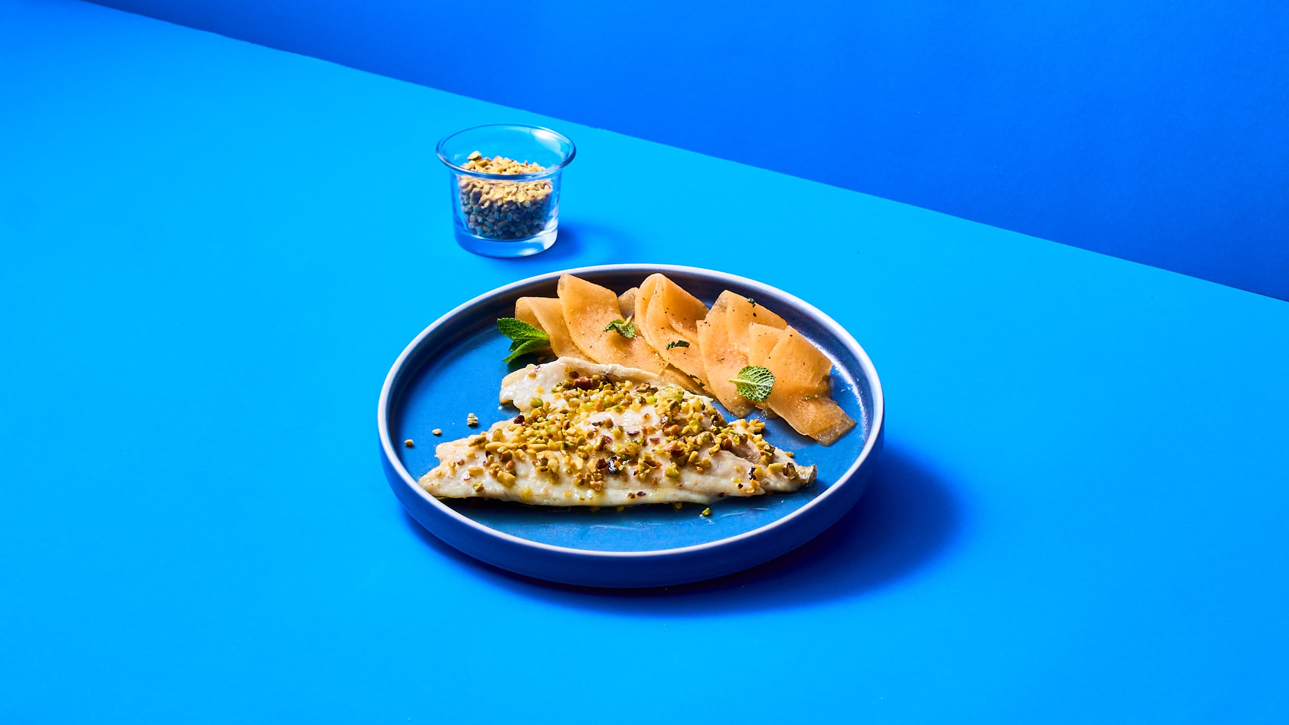 Filetto di Orata al pistacchio con carpaccio di melone lime e menta