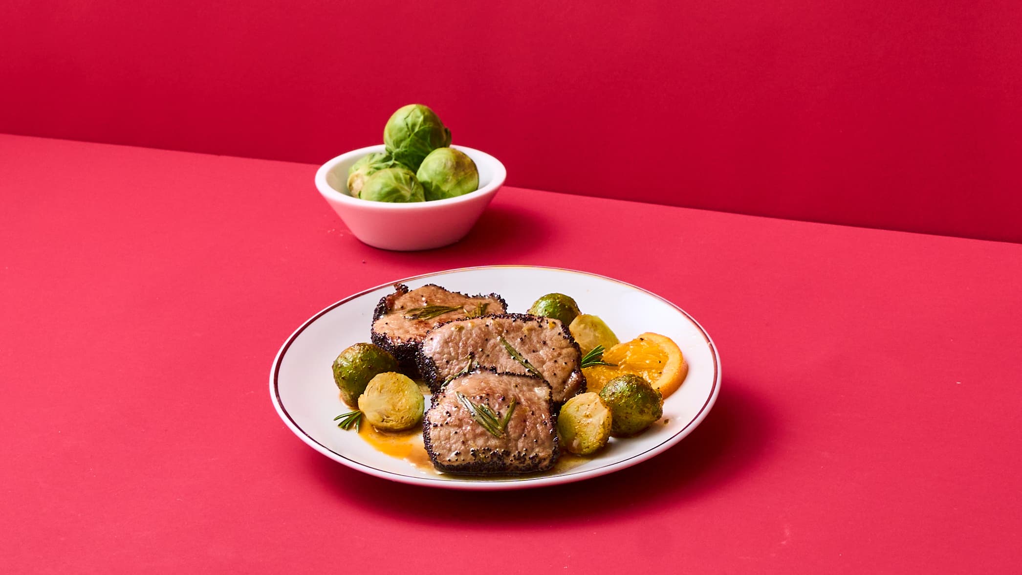 Filetto di Suino ai semi di papavero e rosmarino con cavoletti di Bruxelles alla paprika