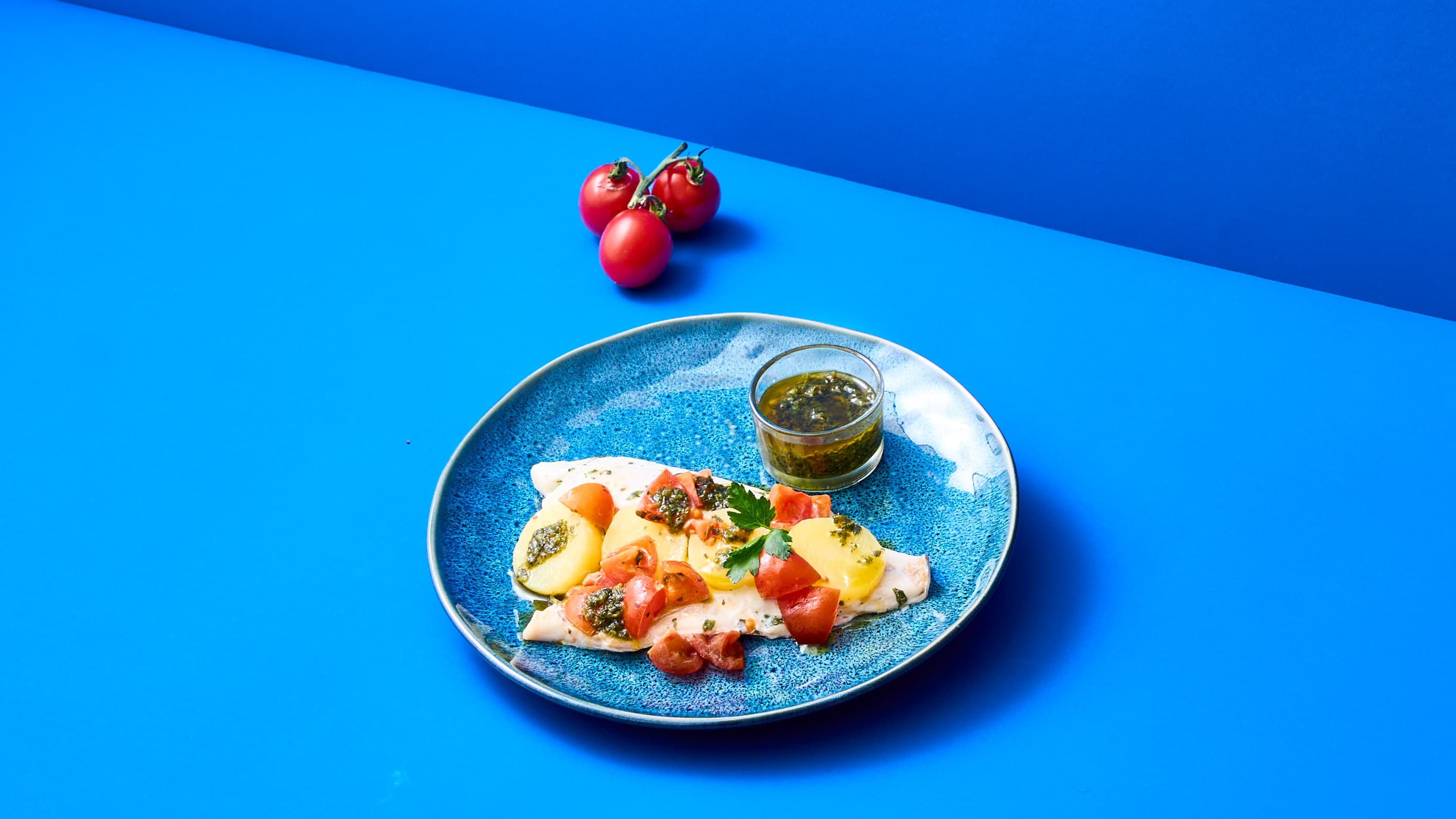 Filetto di Orata con patate e pomodorini con salsa alle erbe