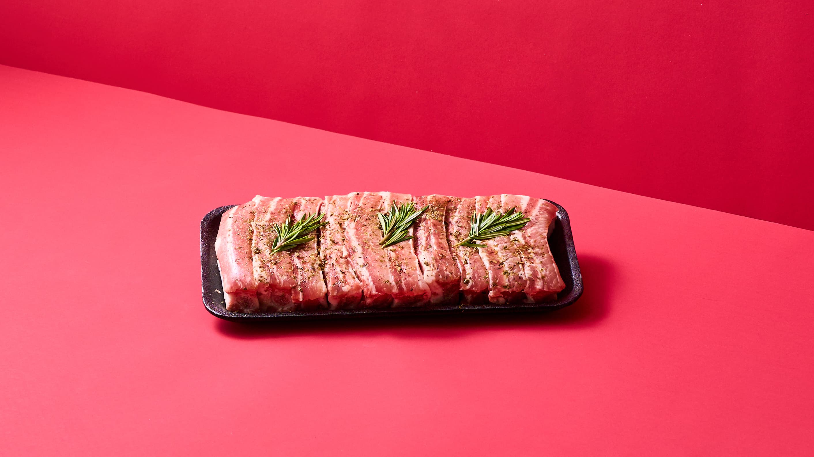 Mini ribs per griglia con salsa barbecue e rosmarino