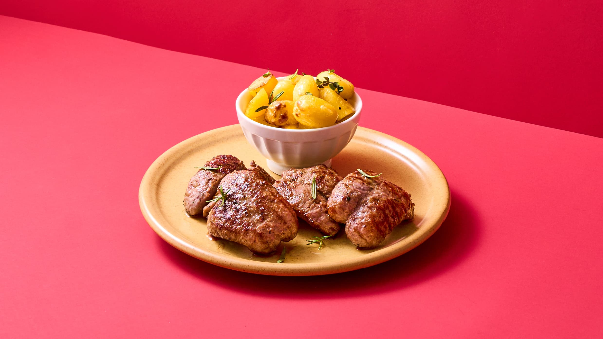 Salamella per griglia con rosmarino e patate al forno