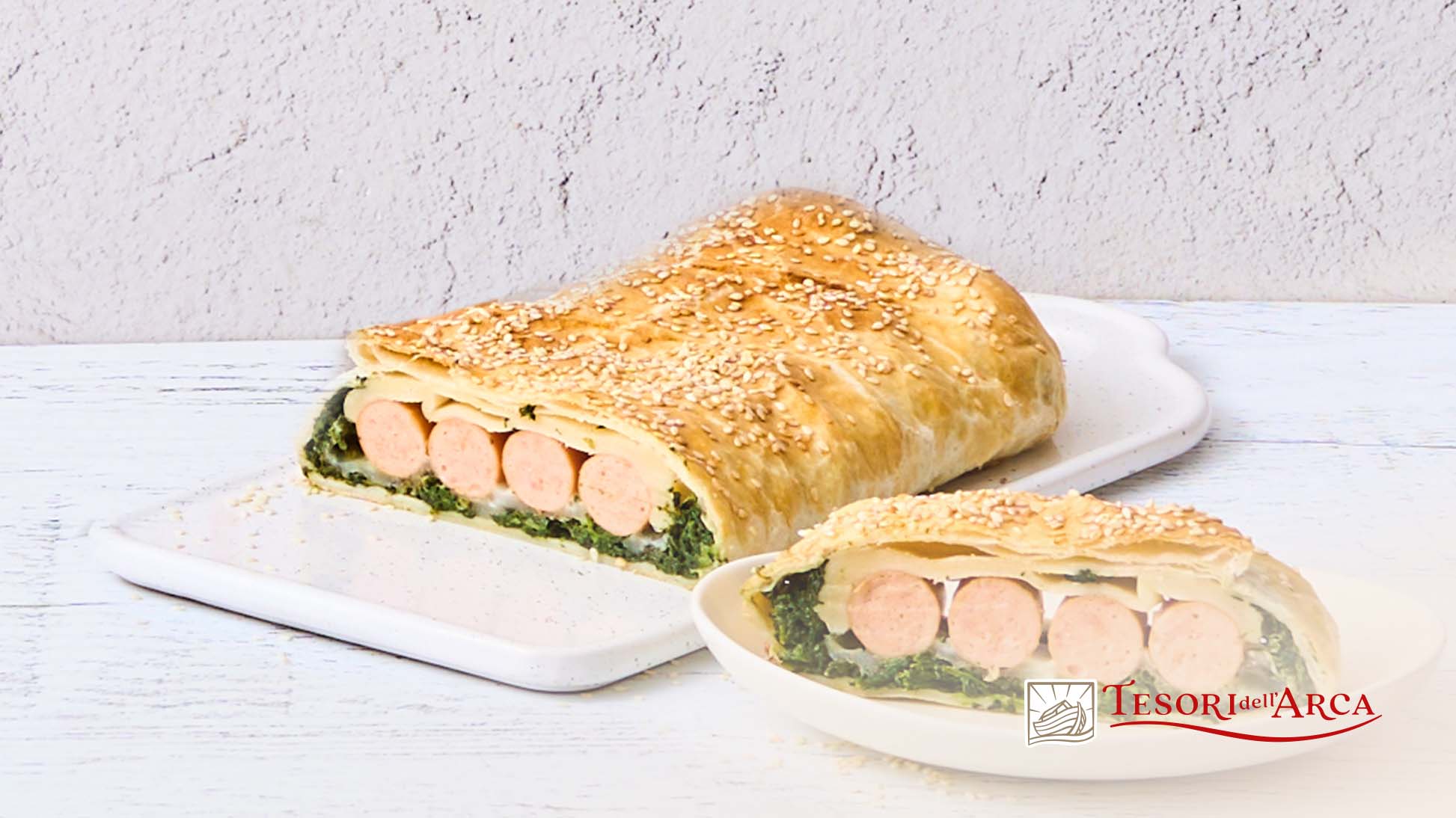 Strudel salato con wurstel artigianali, spinaci e mozzarella