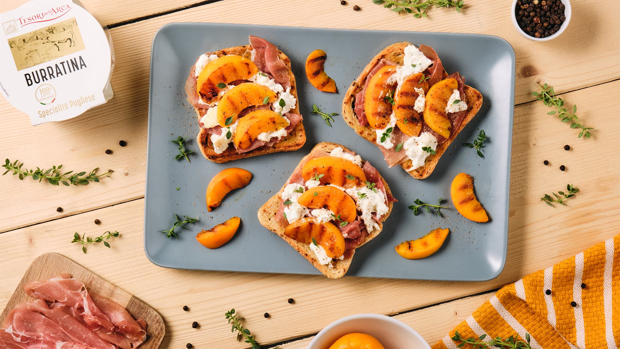 Crostini con pesche grigliate