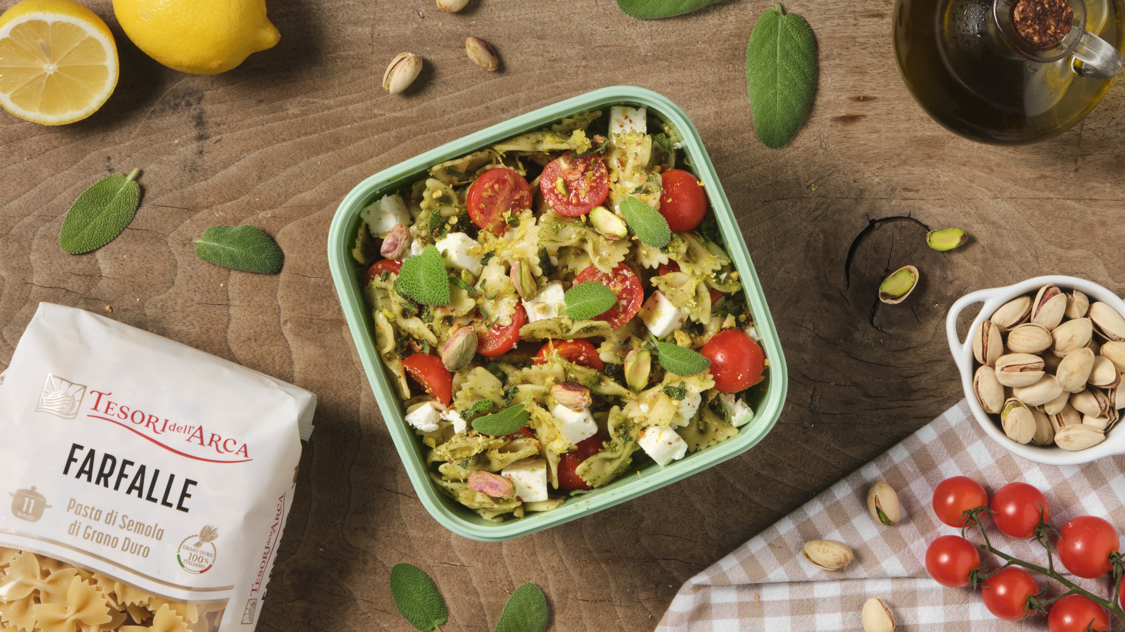 Insalata di pasta al pesto di salvia e pistacchi