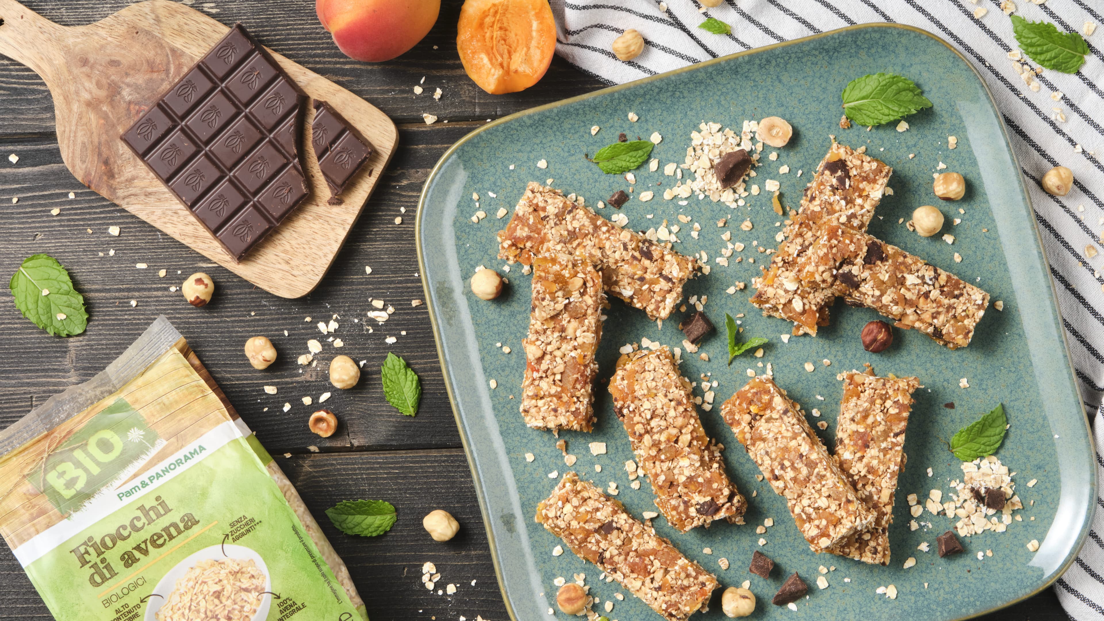 Barrette fiocchi d'avena, cacao, nocciole e albicocche