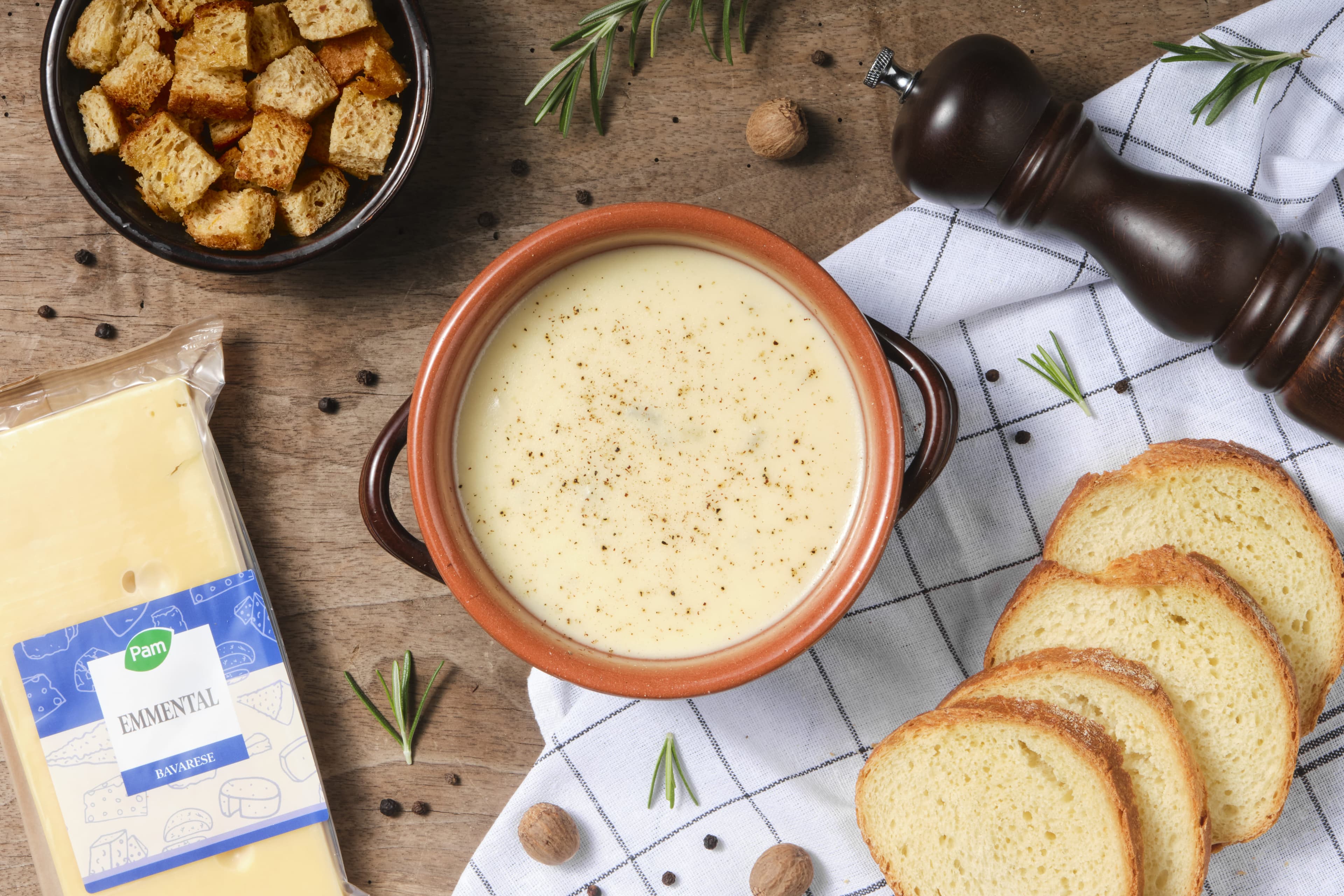 Fonduta di formaggi con crostini