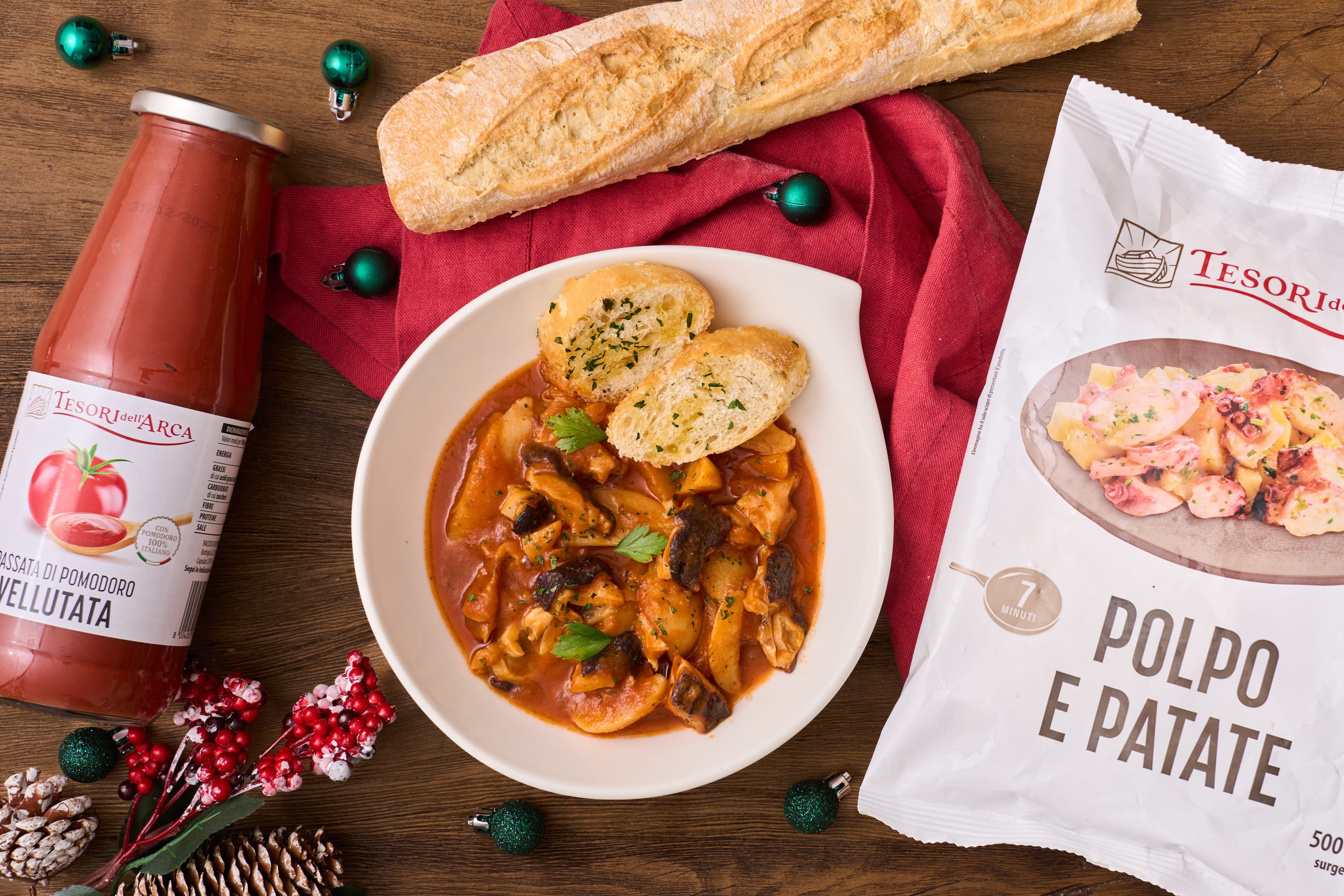 Polpo e patate in umido con passata di pomodoro e crostini alle erbe