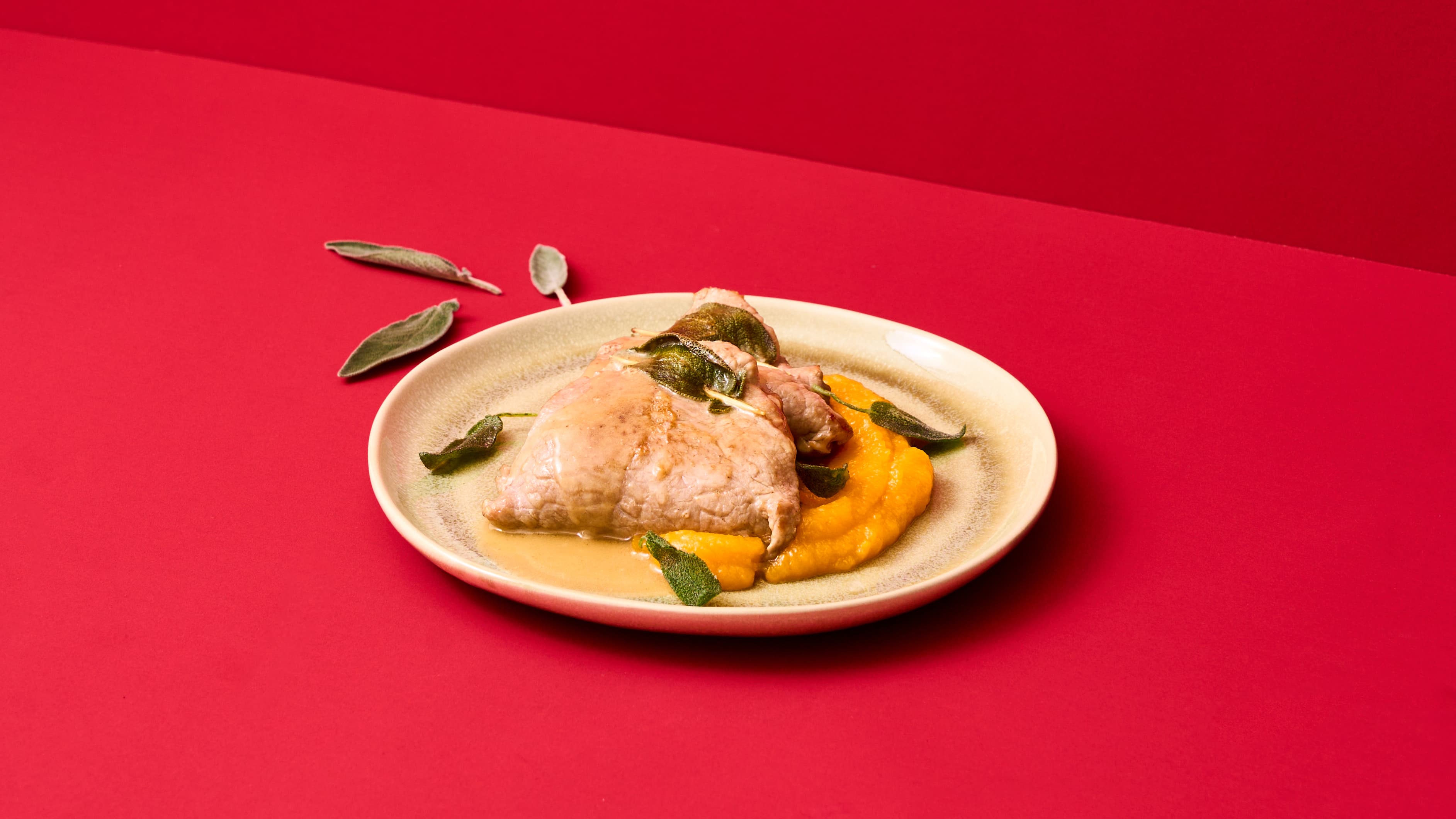 Saltimbocca con purea di zucca e salvia fritta