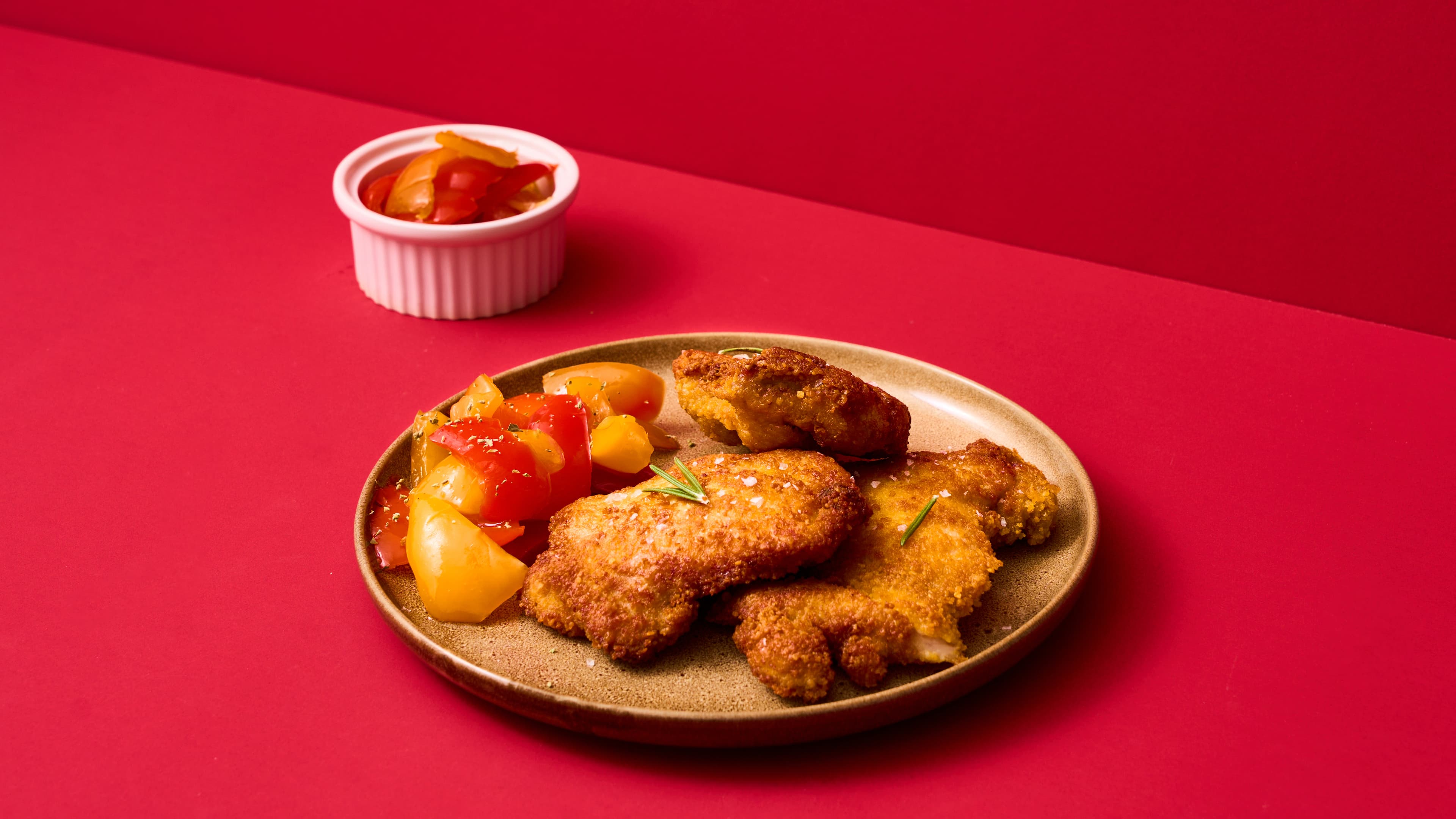 Sovraccosce di pollo panate con peperoni in agrodolce