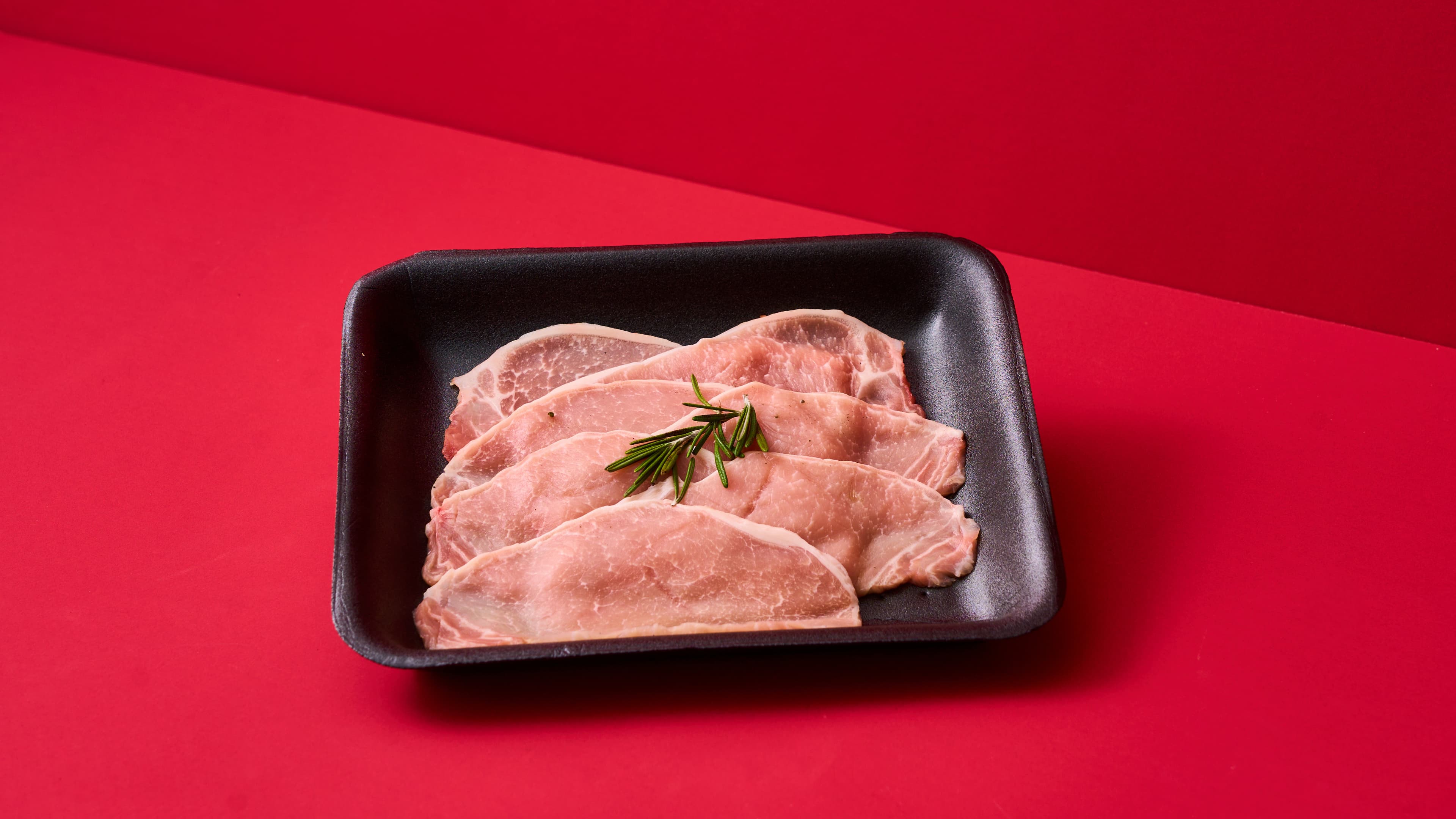 Tagliata di lonza con rosmarino con insalata di mele e melagrana