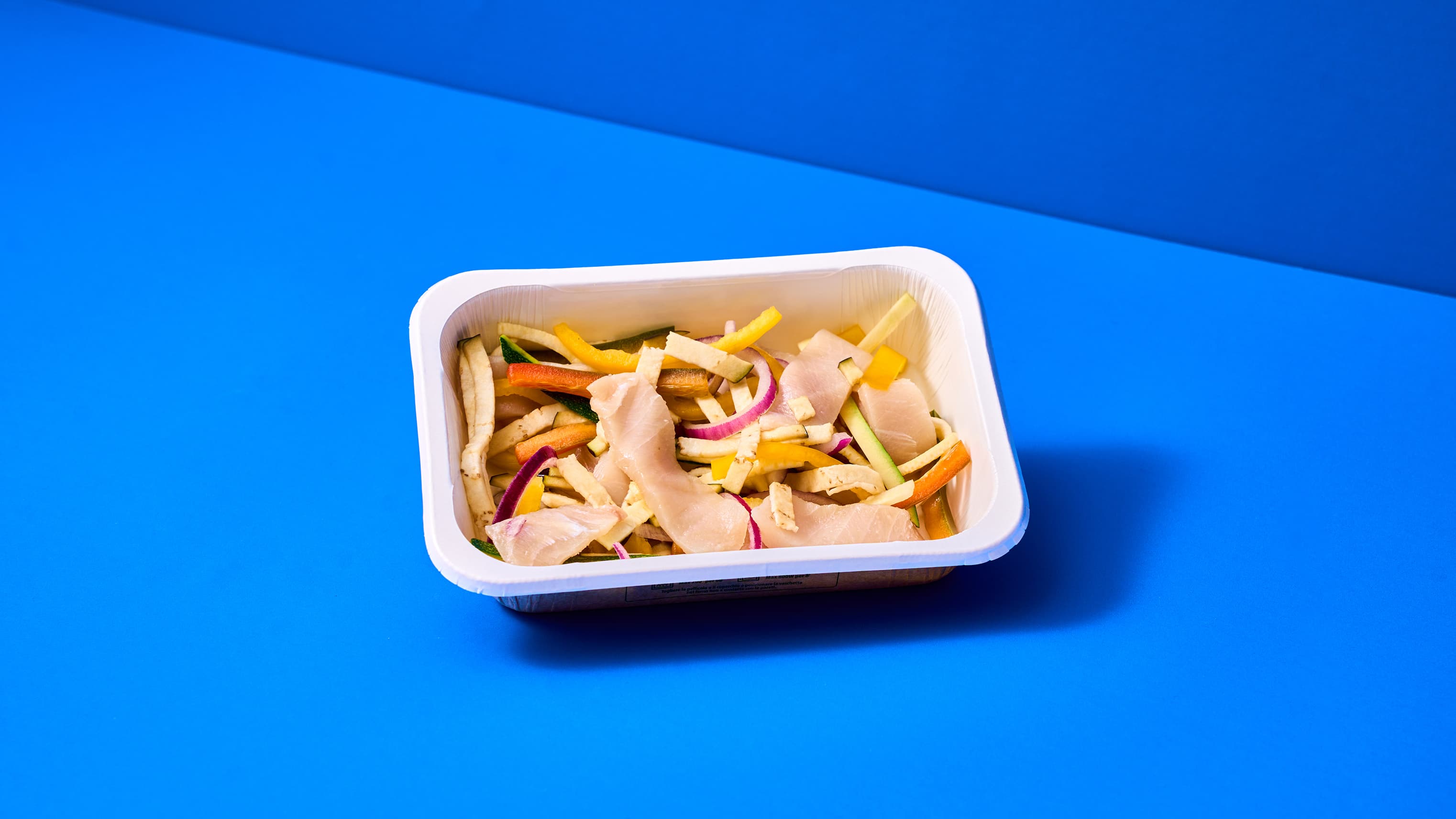 Pesce spada con verdure accompagnato da riso basmati allo zafferano