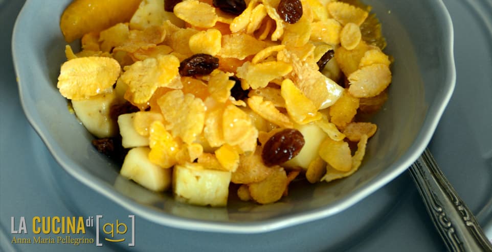 Tartare di ananas con cornflakes ed uva sultanina