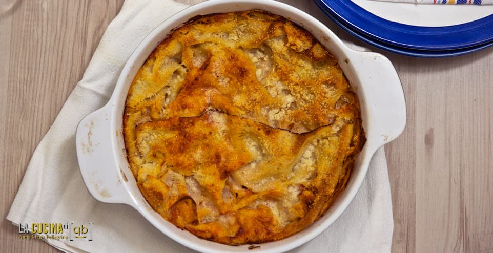 Millefoglie di pane guttiau con pecorino e pomodoro