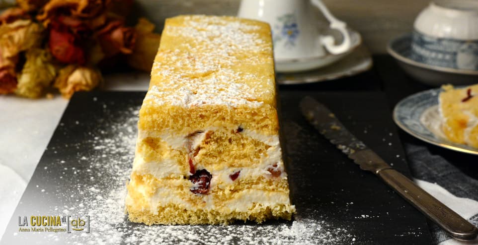 Terrina di pandoro con ricotta e mirtilli al vino passito