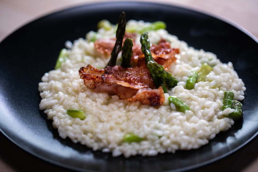 Risotto agli asparagi e guanciale croccante