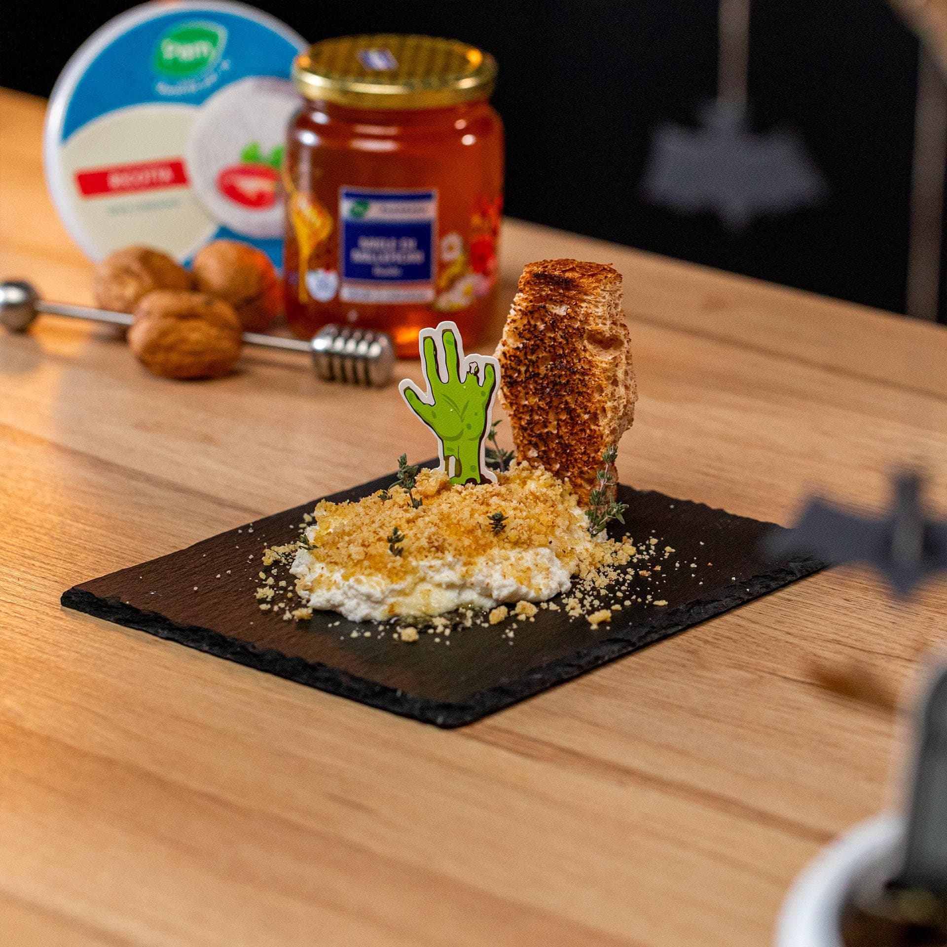 Tombe di Formaggio e noci