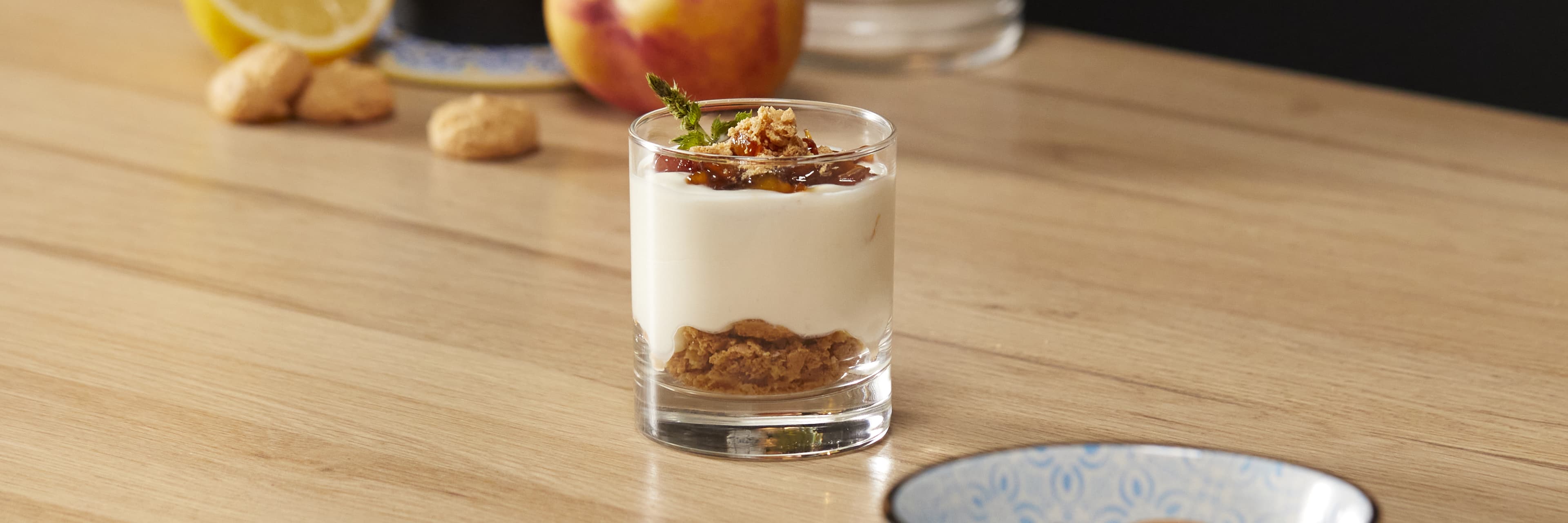 Cremoso con pesche e amaretti