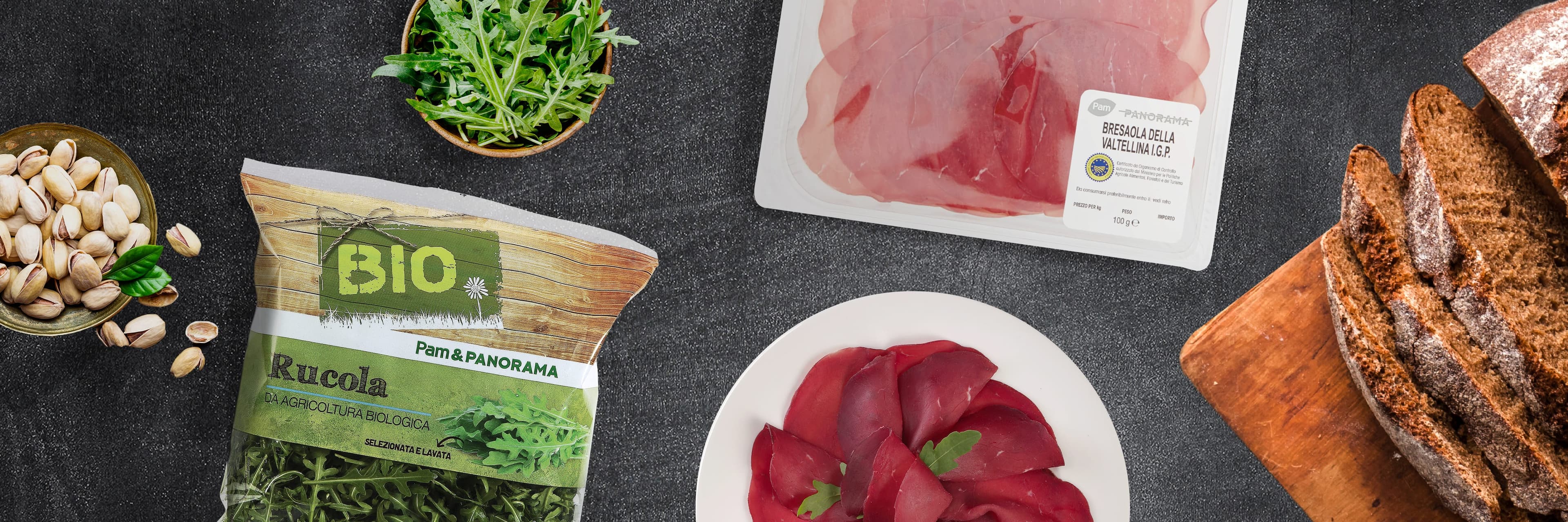 Panino rustico con bresaola, feta e rucola