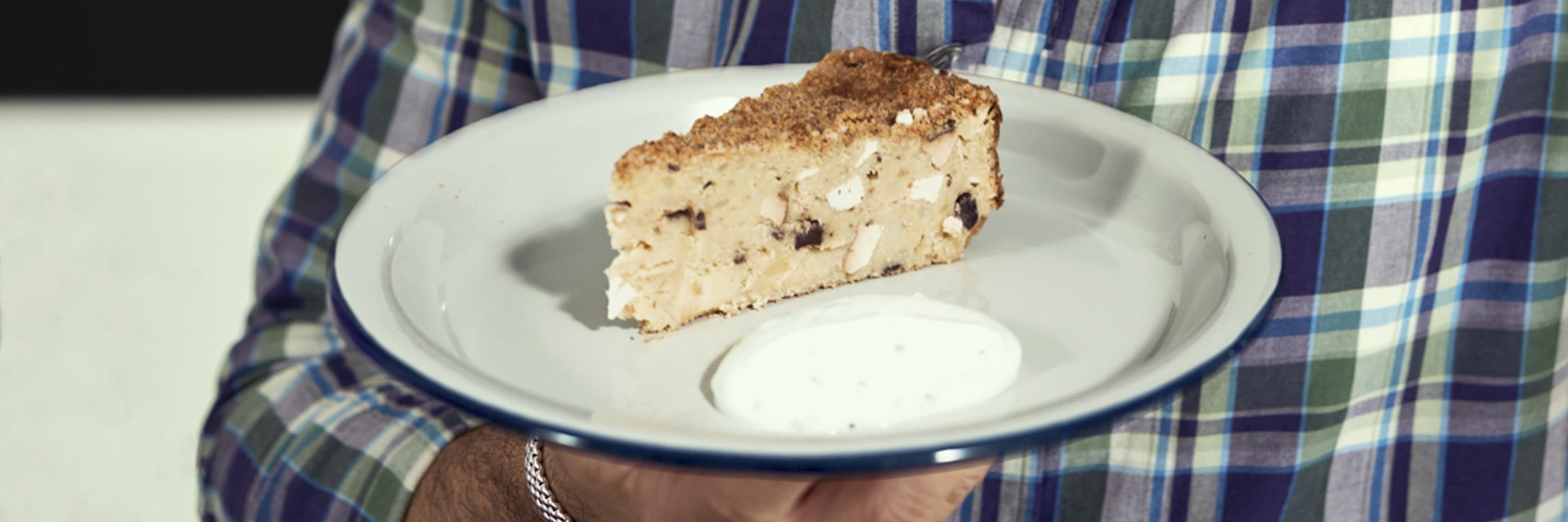 Gateau di patate, alici, olive con salsa allo yogurt ed erba cipollina