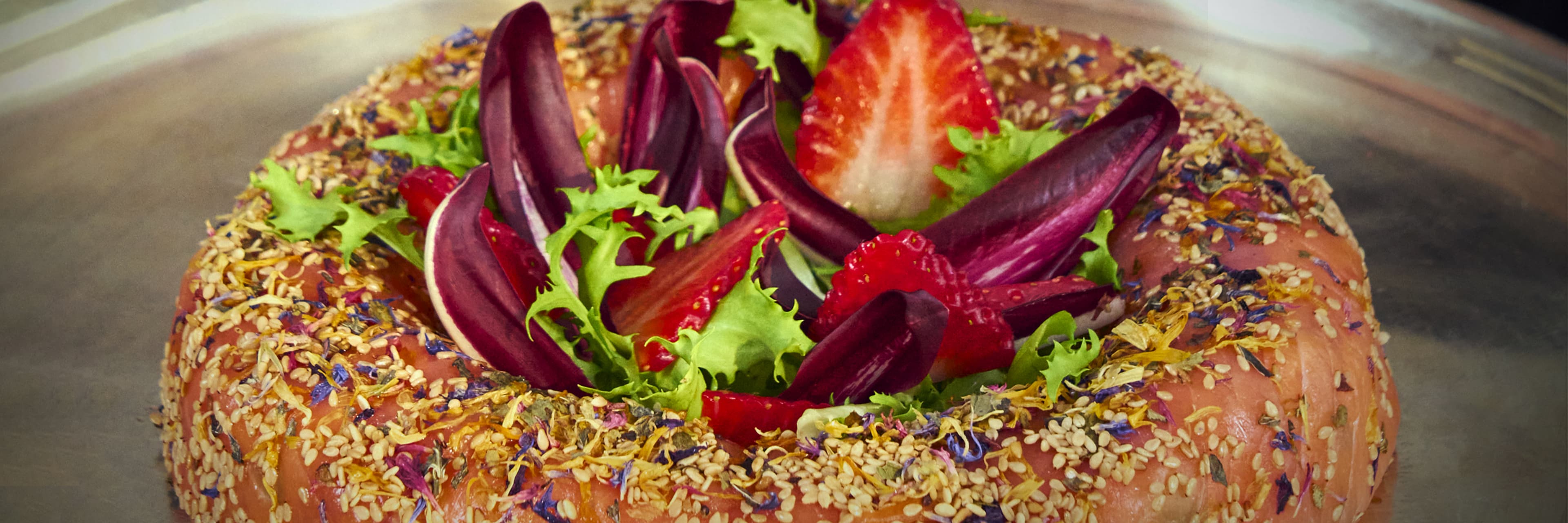 Ciambella di “insalata russa” di stagione e salmone