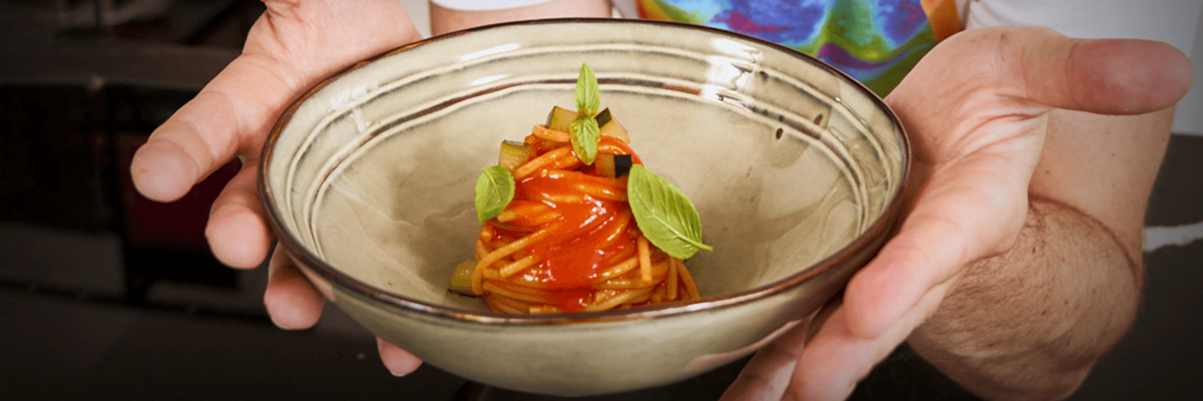 Spaghetto freddo all'anguria e basilico 