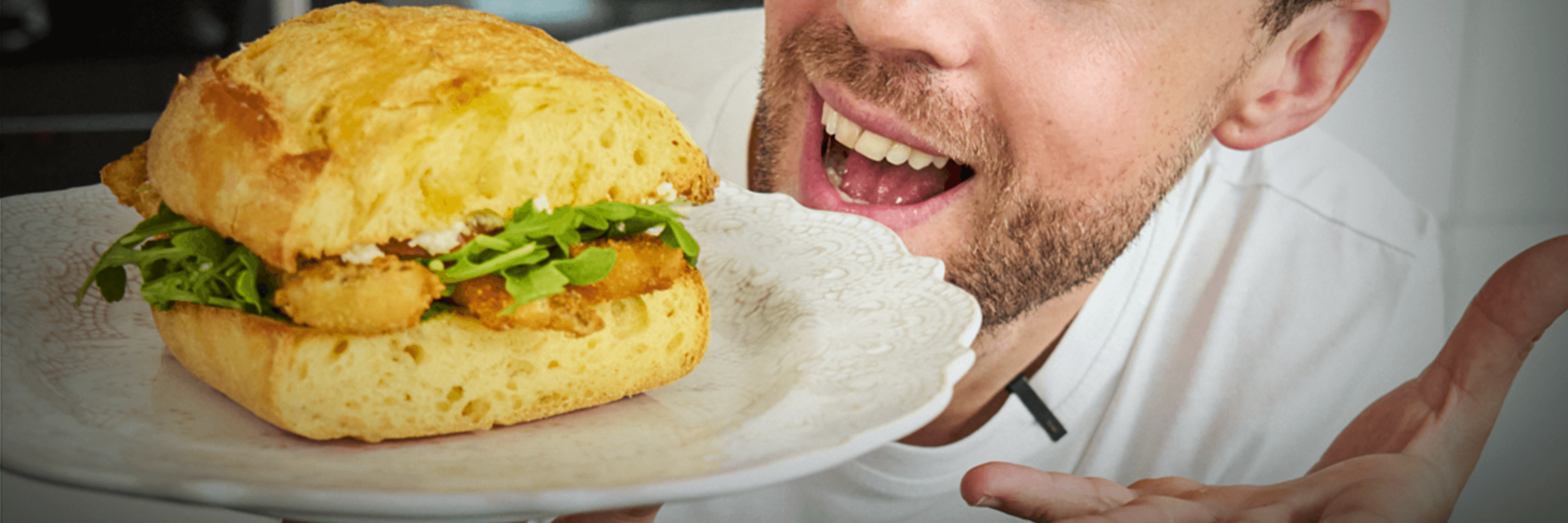 Panino di sogliola, pesto di rucola e mandorla, confettura di pomodoro