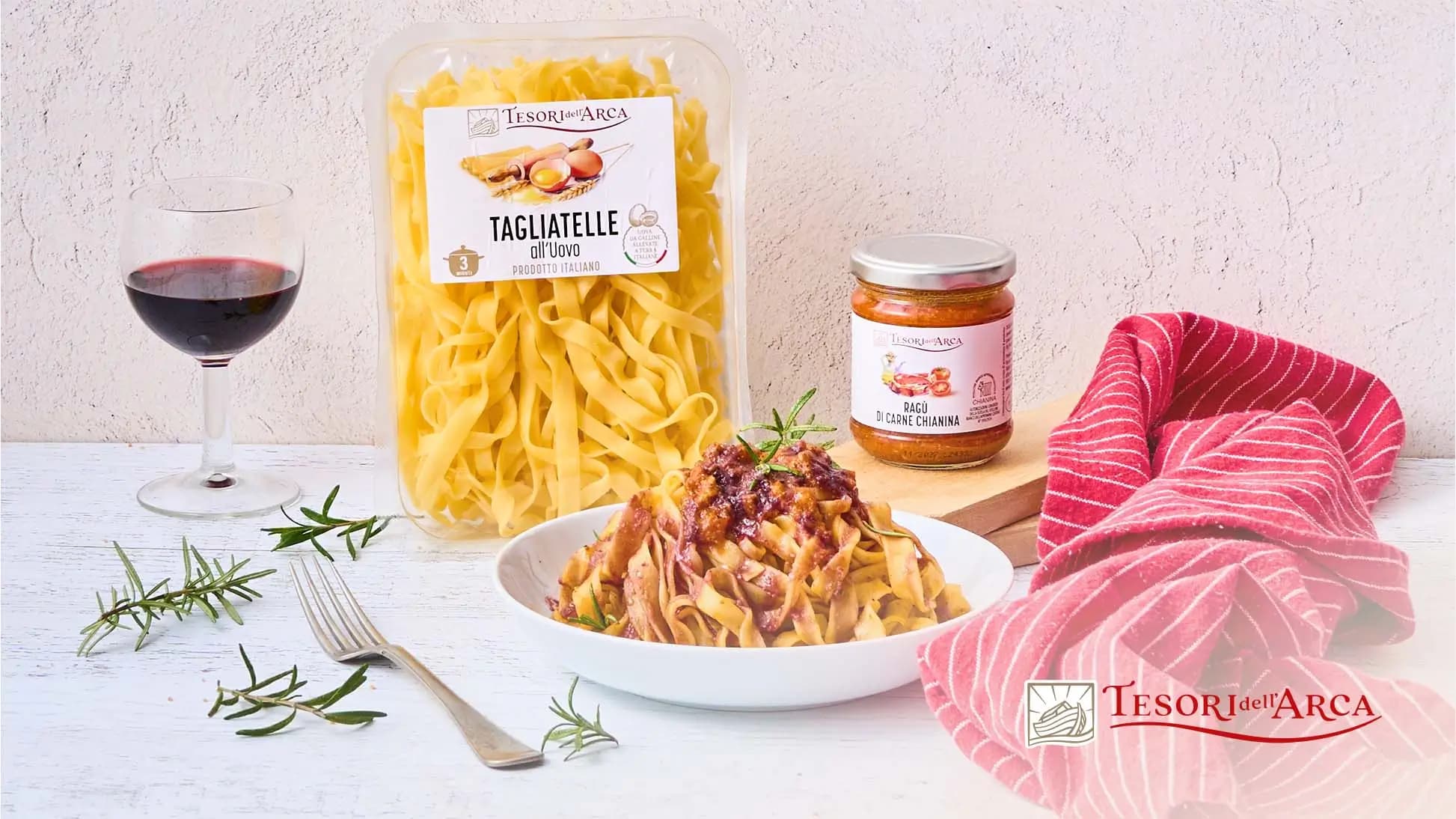 Tagliatelle con ragù di chianina e riduzione di vino rosso e rosmarino