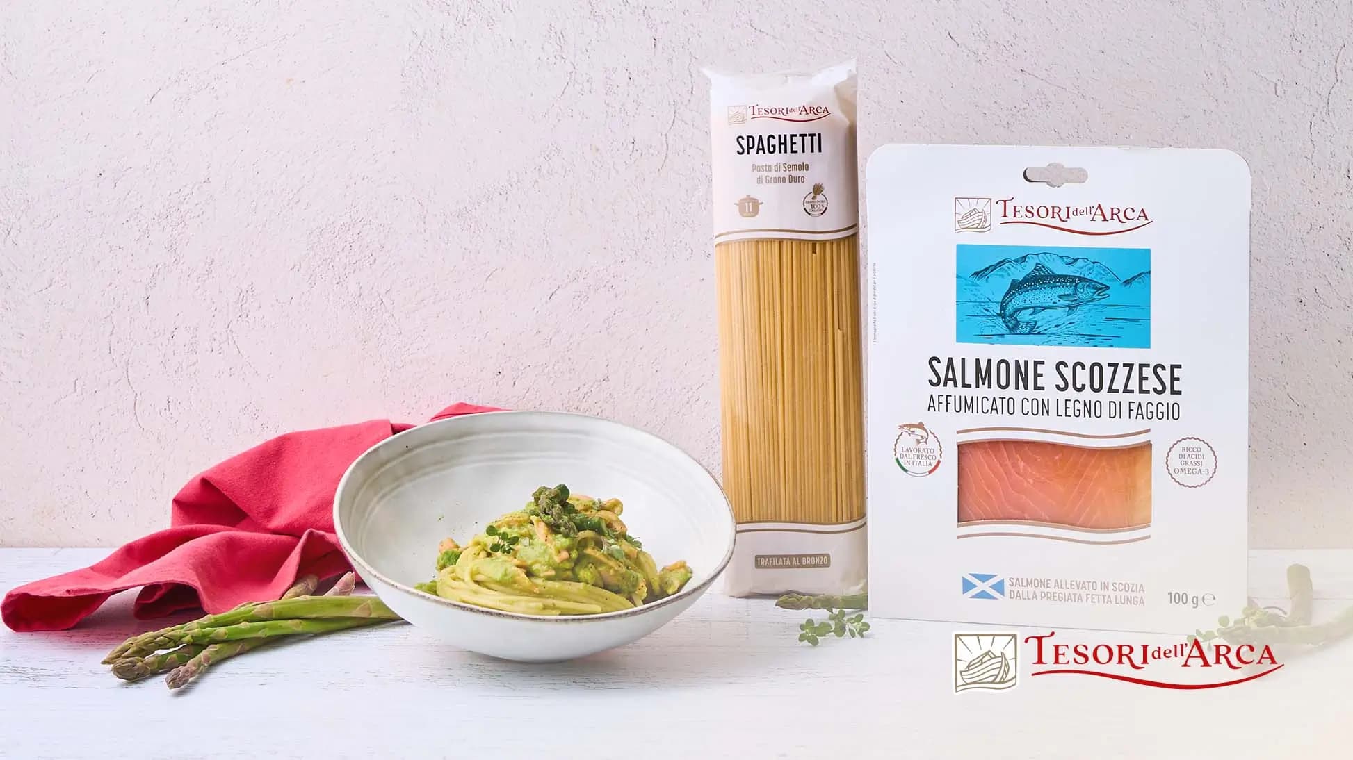 Spaghetti cremosi con asparagi e salmone