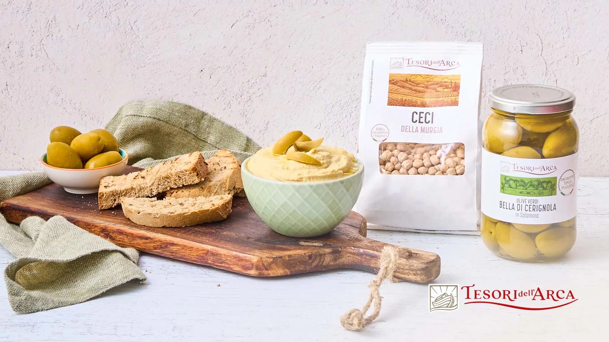 Crostini rustici con hummus di ceci alle olive verdi