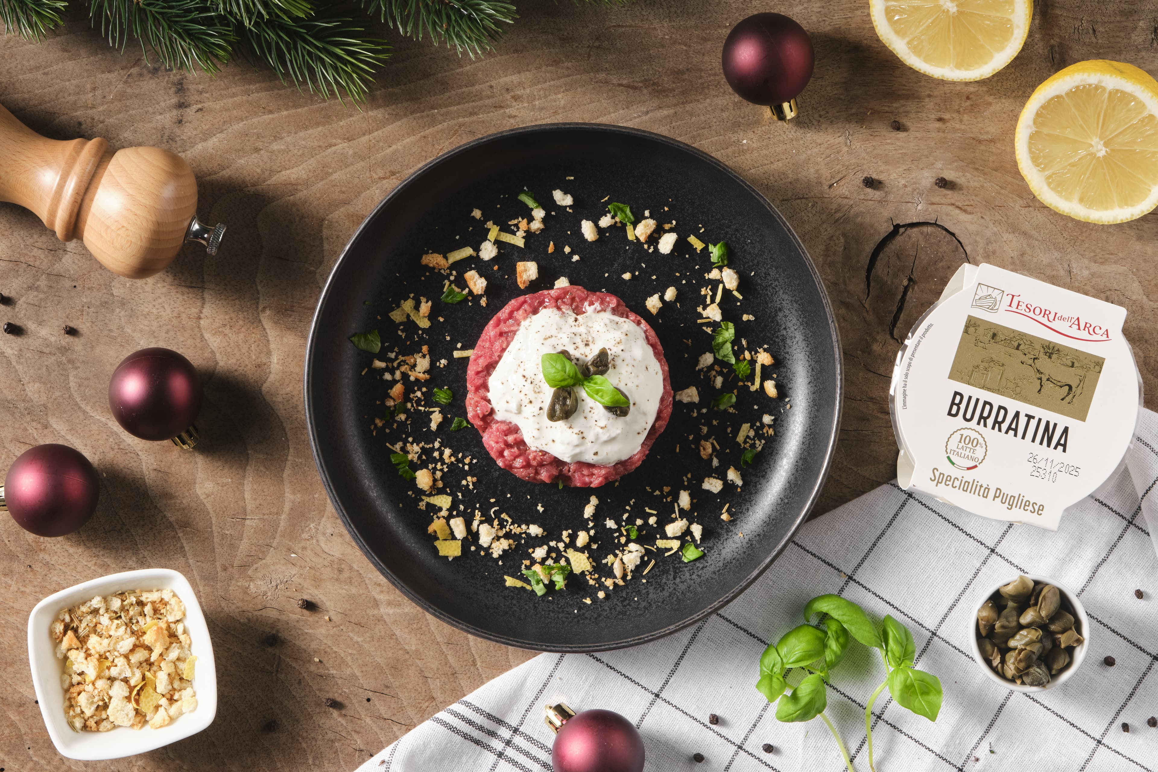 Tartare di scottona con salsa Worcestershire, burratina e capperi