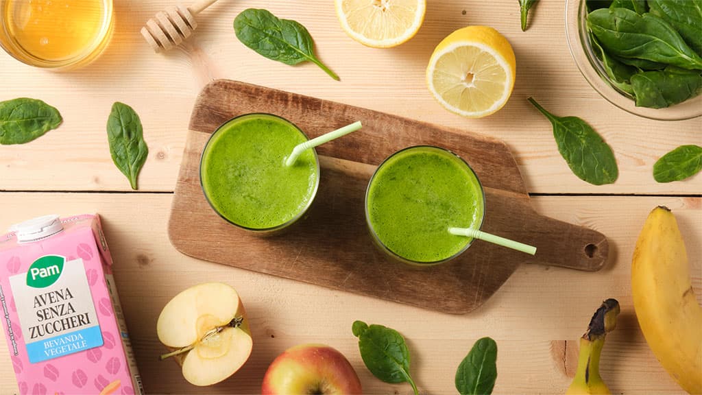 Smoothie verde con spinaci e mela