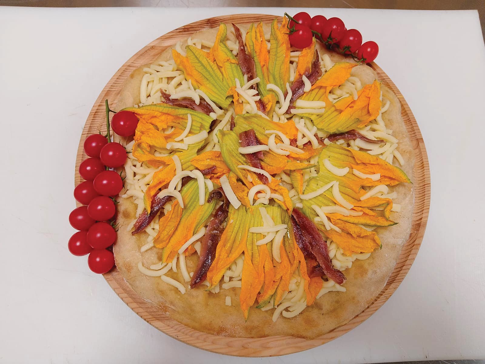 Pizza fiori di zucca e alici – immagine 1