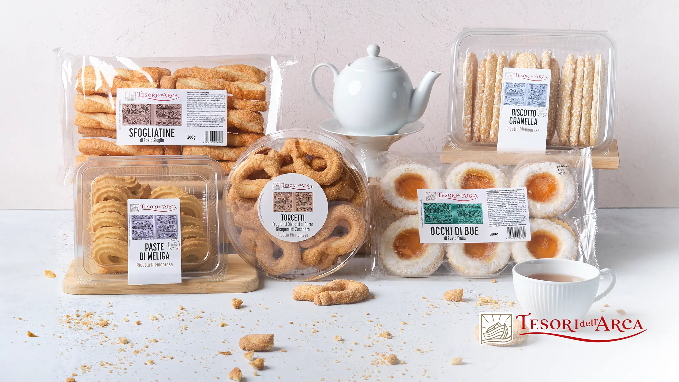 I Biscotti Tesori dell'Arca sono fragranti peccati di gola da concedersi in ogni momento della giornata. I Biscotti granella, le Paste di Meliga e i Torcetti piemontesi richiamano la tradizione con genuinità, gli Occhi di bue di pasta frolla e le Sfogliatine sono il dolcetto perfetto per accompagnare un buon tè.
