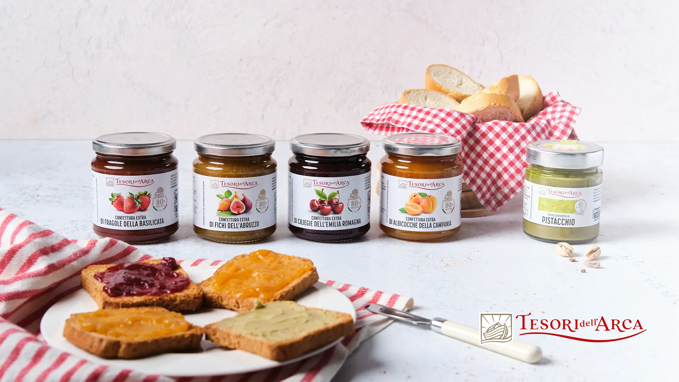 La selezione Tesori dell'Arca dedicata ai momenti di dolcezza. La Confettura extra di fragole e la Confettura extra di ciliegie ci riportano a quando eravamo bambini e la Confettura extra di fichi e quella di albicocche sono una delizia dal sapore estivo da assaporare tutto l'anno. Con la Crema spalmabile al 45% di pistacchio, largo alla fantasia: è deliziosa con una fetta di pane e arricchisce alla perfezione i vostri dessert preferiti.