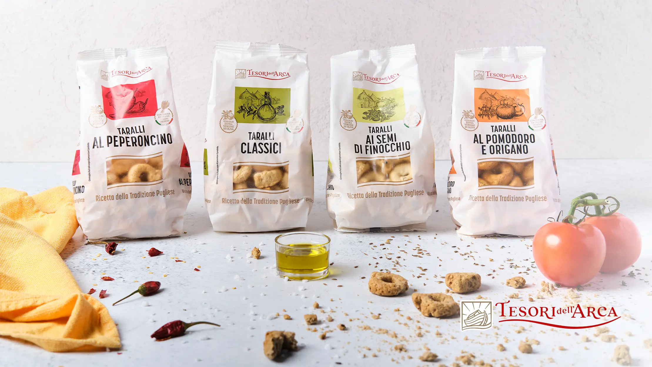 Tesori dell'Arca dedica all'aperitivo un'intera selezione di Taralli della tradizione pugliese, l'idea perfetta per uno stuzzichino che mette tutti d'accordo. Dal gusto classico, friabile e sfizioso, alle versioni al pomodoro e origano, semi di finocchio, peperoncino, integrali e ai cereali. Un mix irresistibile di sapori mediterranei perfetto per i vostri momenti più belli.
