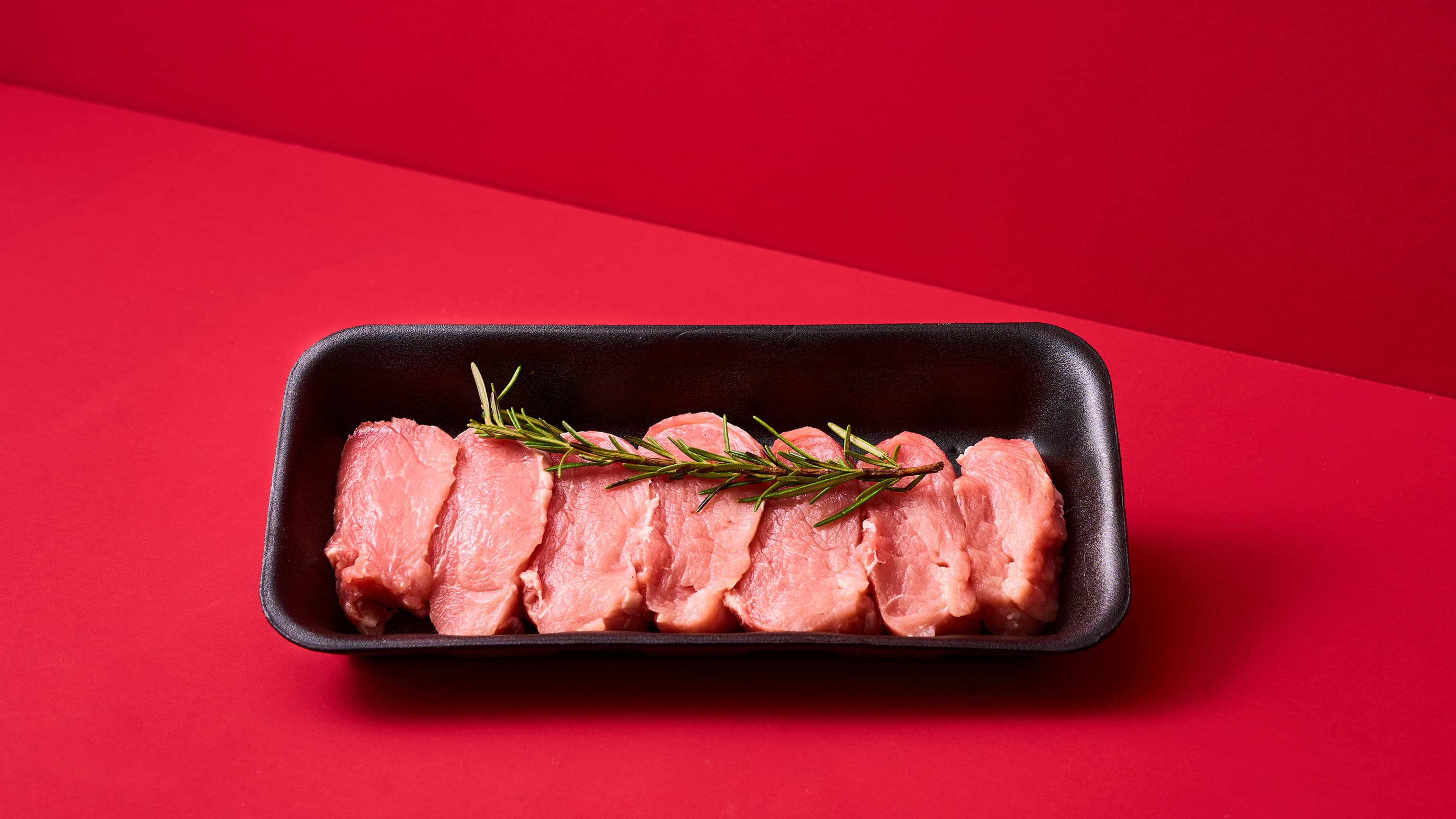 Tagliata di filetto al rosmarino con asparagi saltati